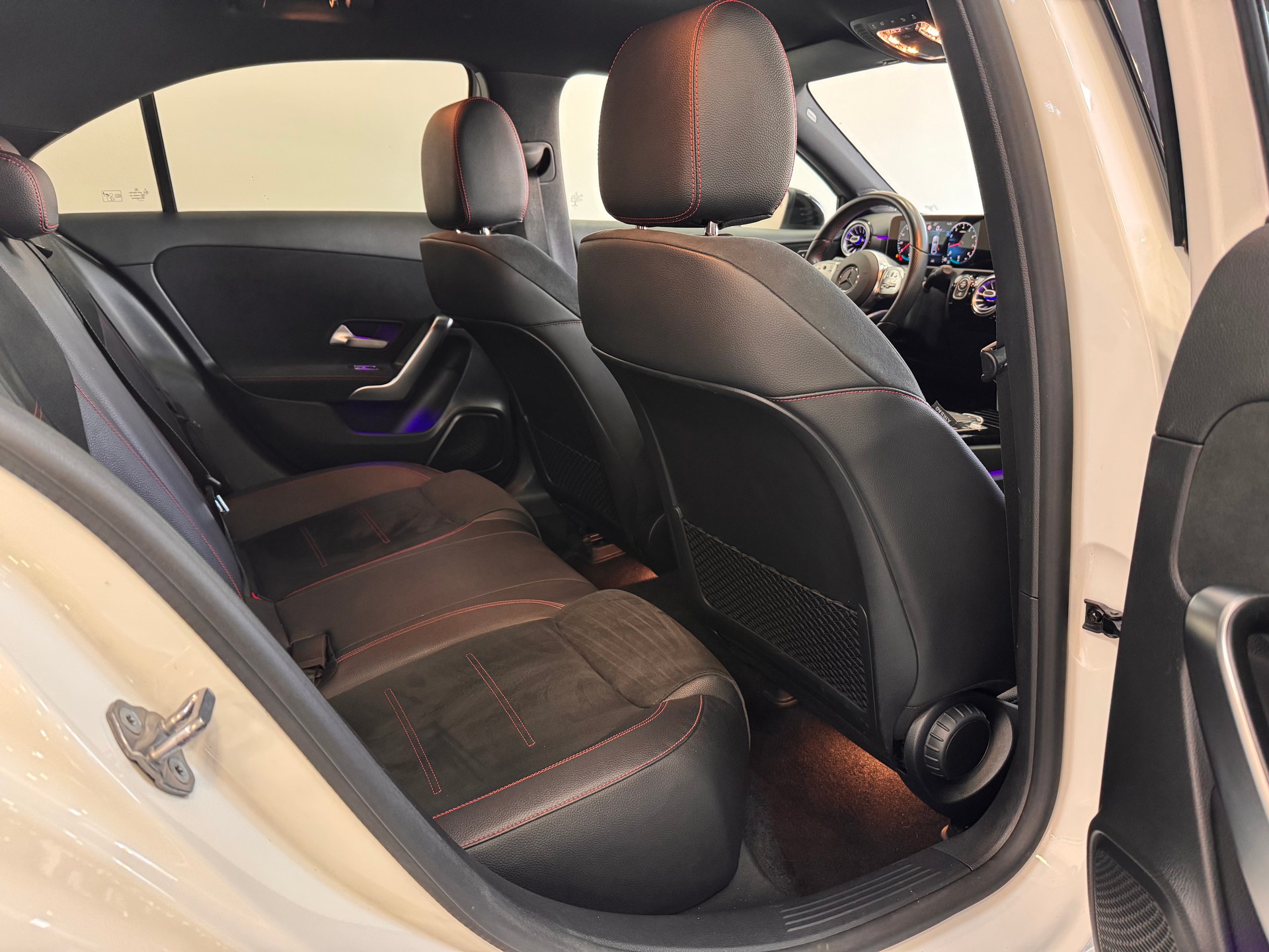 MERCEDES-BENZ A 200 Limousine AMG Line 7G-DCT *Multibeam LED / Rückfahrkamera / Ambientebeleuchtung / Memory / Totwinkel- & Spurehalteassist*-image-9