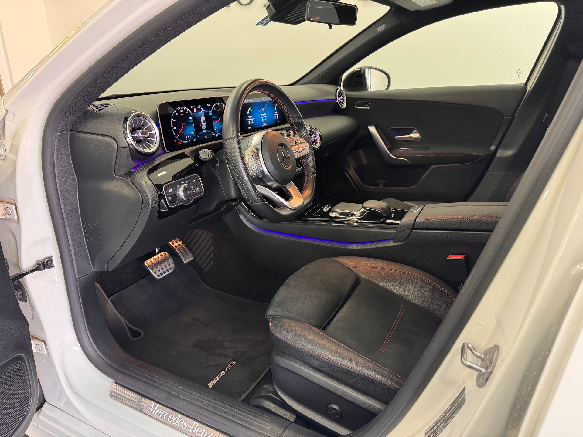 MERCEDES-BENZ A 200 Limousine AMG Line 7G-DCT *Multibeam LED / Rückfahrkamera / Ambientebeleuchtung / Memory / Totwinkel- & Spurehalteassist*-image-6