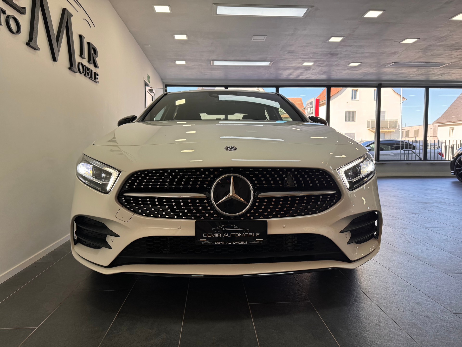 MERCEDES-BENZ A 200 Limousine AMG Line 7G-DCT *Multibeam LED / Rückfahrkamera / Ambientebeleuchtung / Memory / Totwinkel- & Spurehalteassist*-image-1