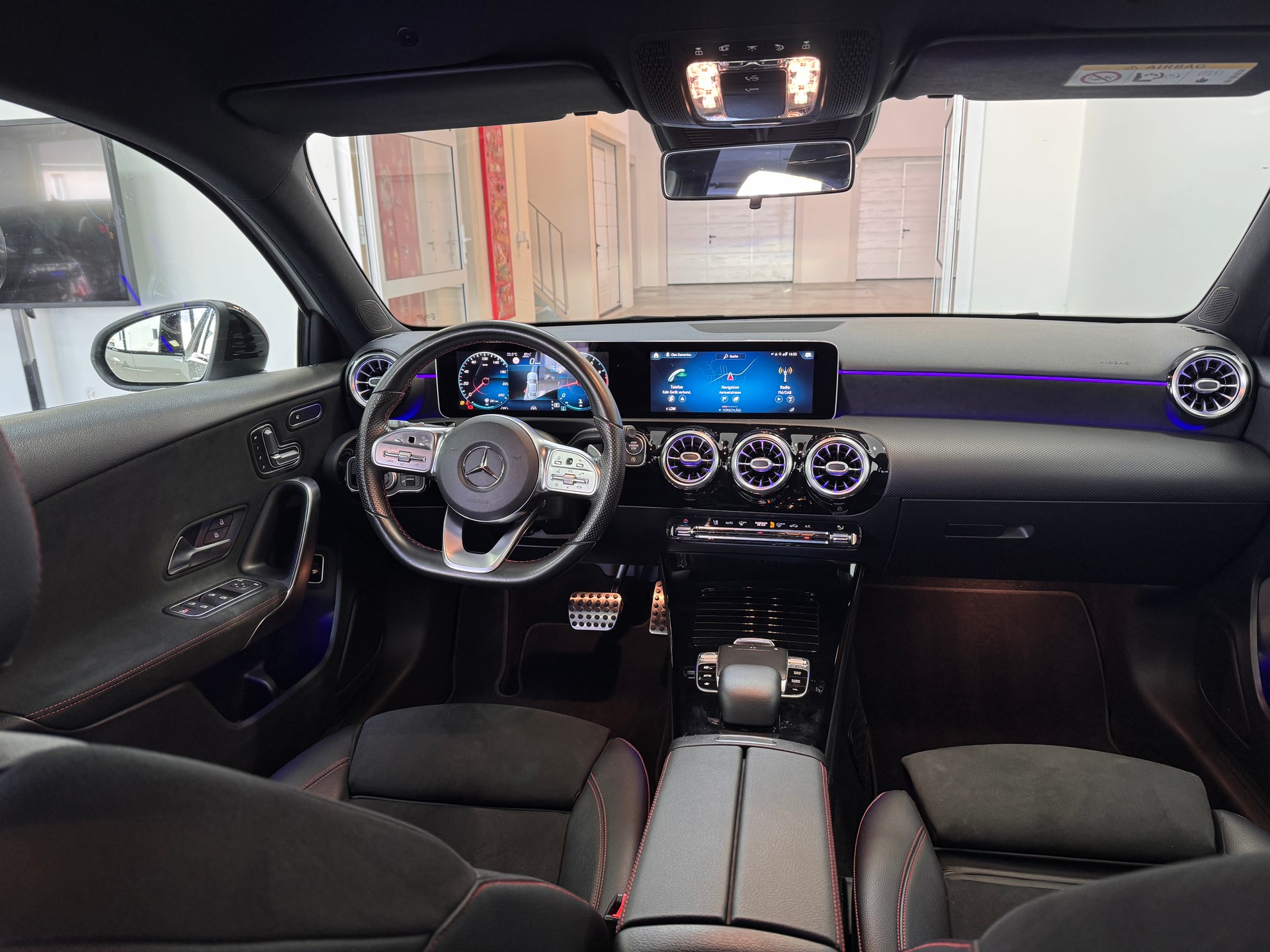 MERCEDES-BENZ A 200 Limousine AMG Line 7G-DCT *Multibeam LED / Rückfahrkamera / Ambientebeleuchtung / Memory / Totwinkel- & Spurehalteassist*-image-13