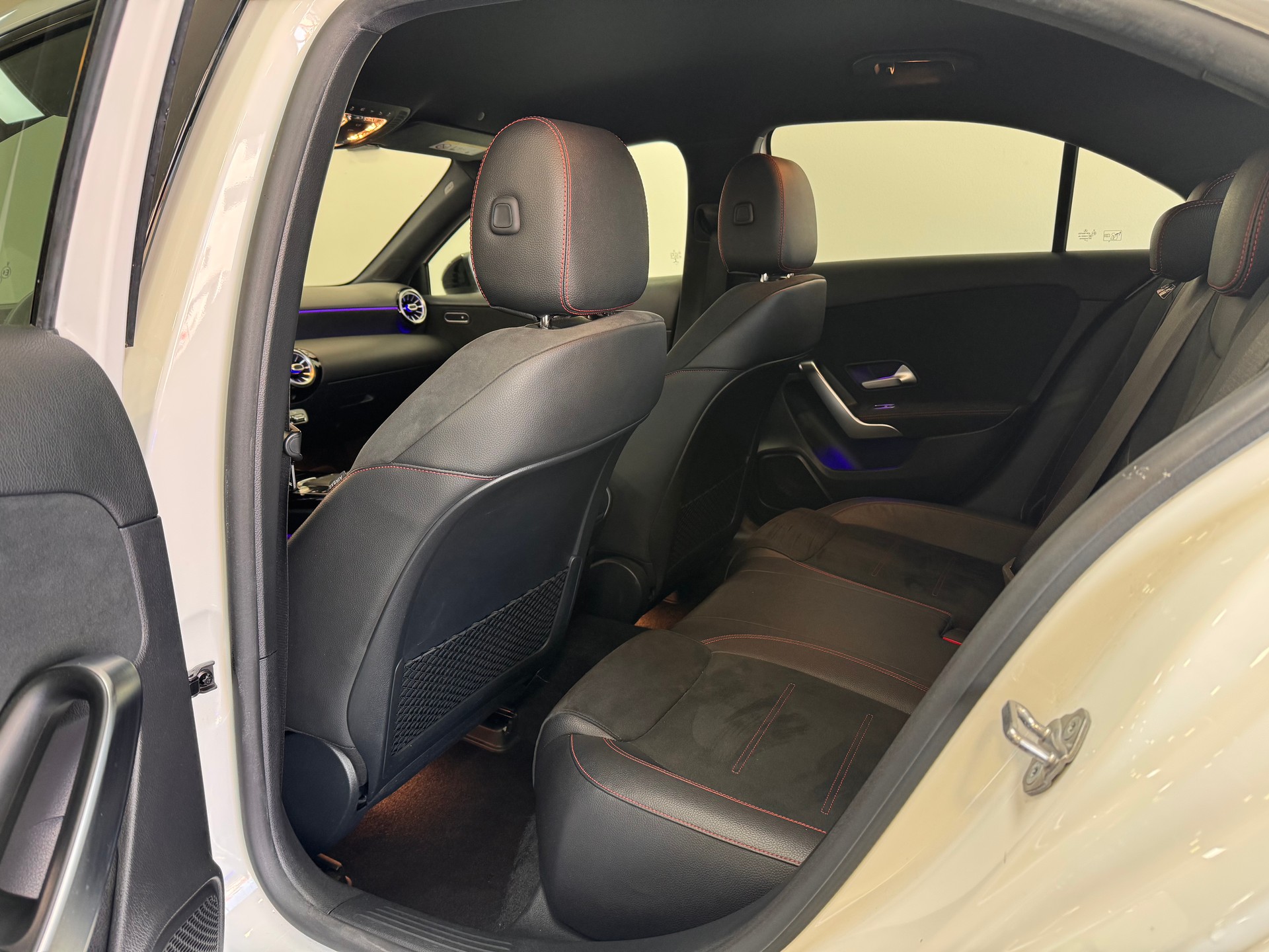 MERCEDES-BENZ A 200 Limousine AMG Line 7G-DCT *Multibeam LED / Rückfahrkamera / Ambientebeleuchtung / Memory / Totwinkel- & Spurehalteassist*-image-8