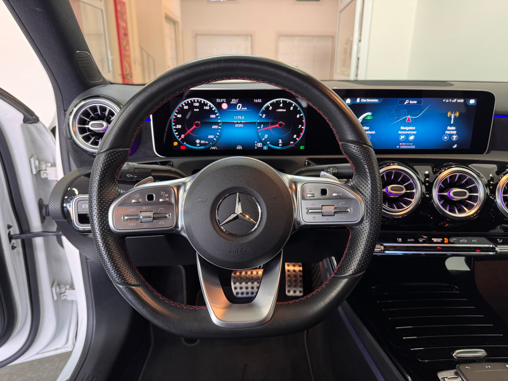 MERCEDES-BENZ A 200 Limousine AMG Line 7G-DCT *Multibeam LED / Rückfahrkamera / Ambientebeleuchtung / Memory / Totwinkel- & Spurehalteassist*-image-11