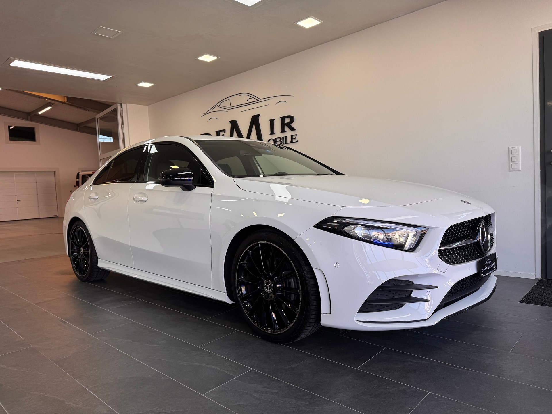 MERCEDES-BENZ A 200 Limousine AMG Line 7G-DCT *Multibeam LED / Rückfahrkamera / Ambientebeleuchtung / Memory / Totwinkel- & Spurehalteassist*-image-2