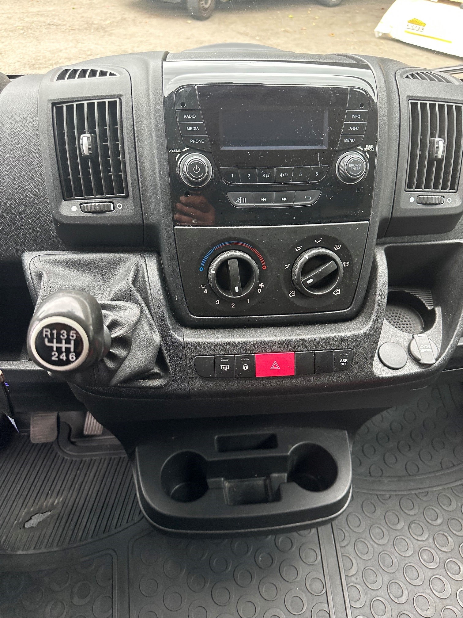CITROEN Jumper 30 2.2 BlueHDi 120 Club L1H1-image-10