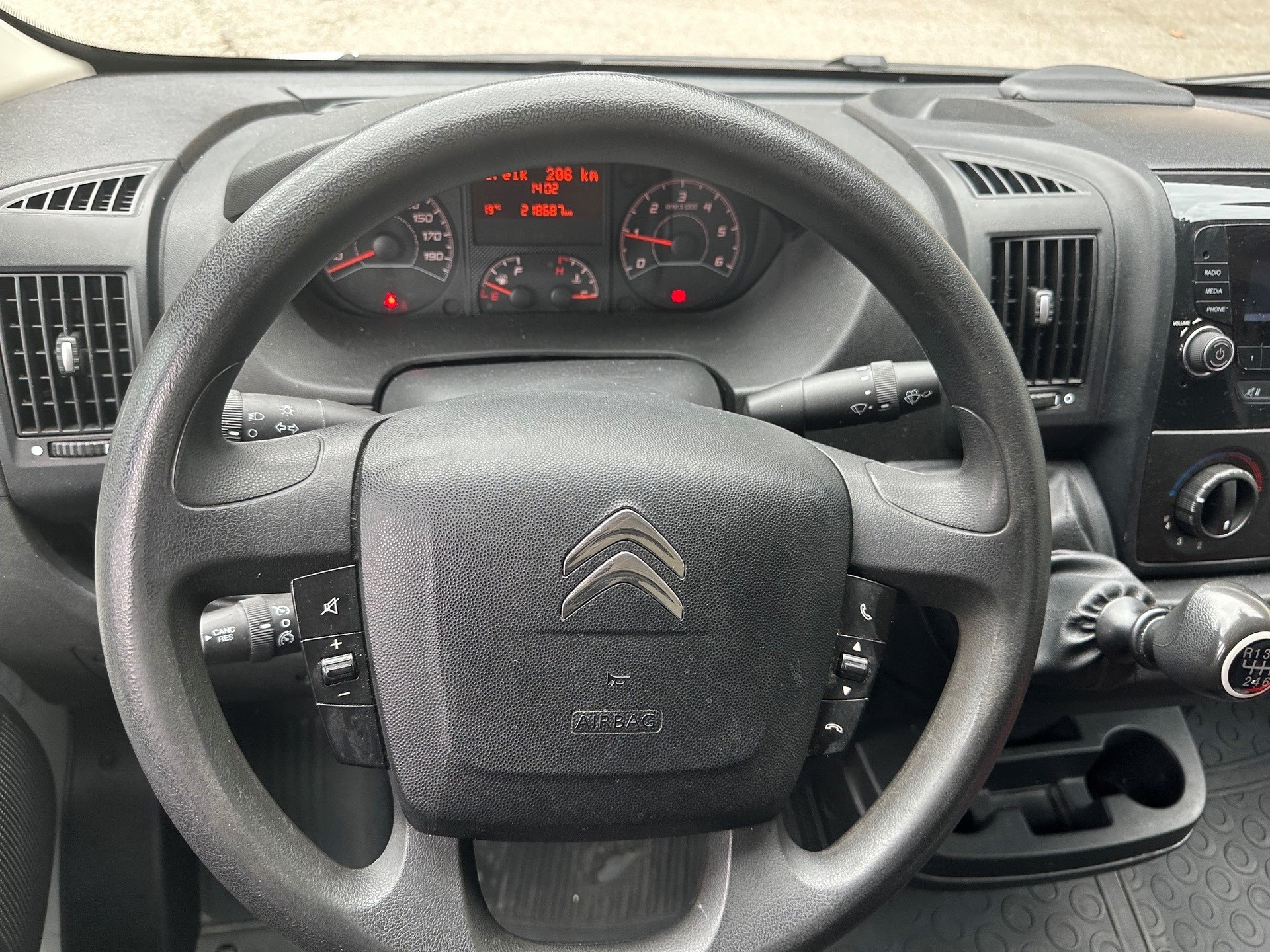 CITROEN Jumper 30 2.2 BlueHDi 120 Club L1H1-image-9