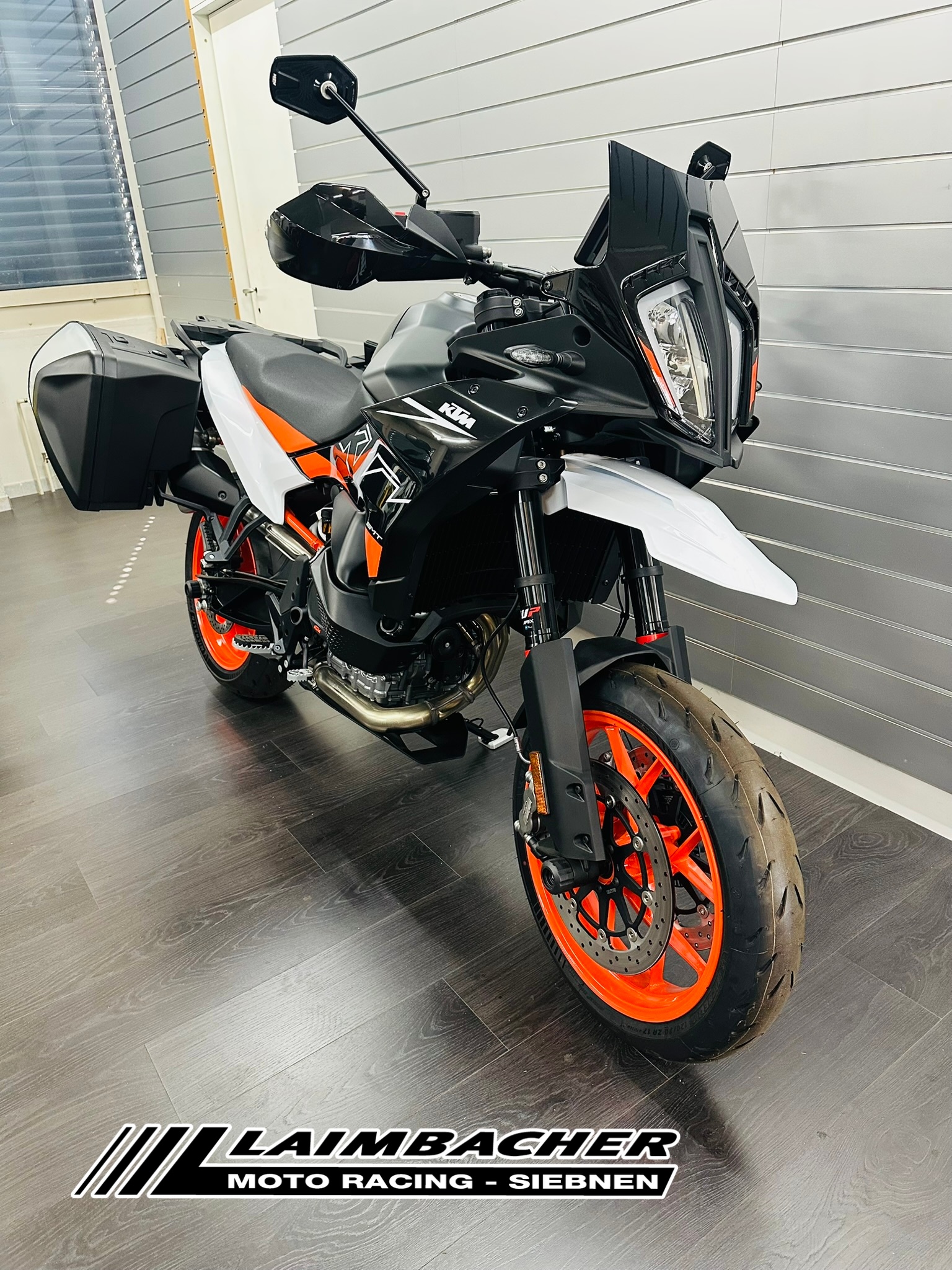 KTM 890 SMT Supermoto Travel-image-4