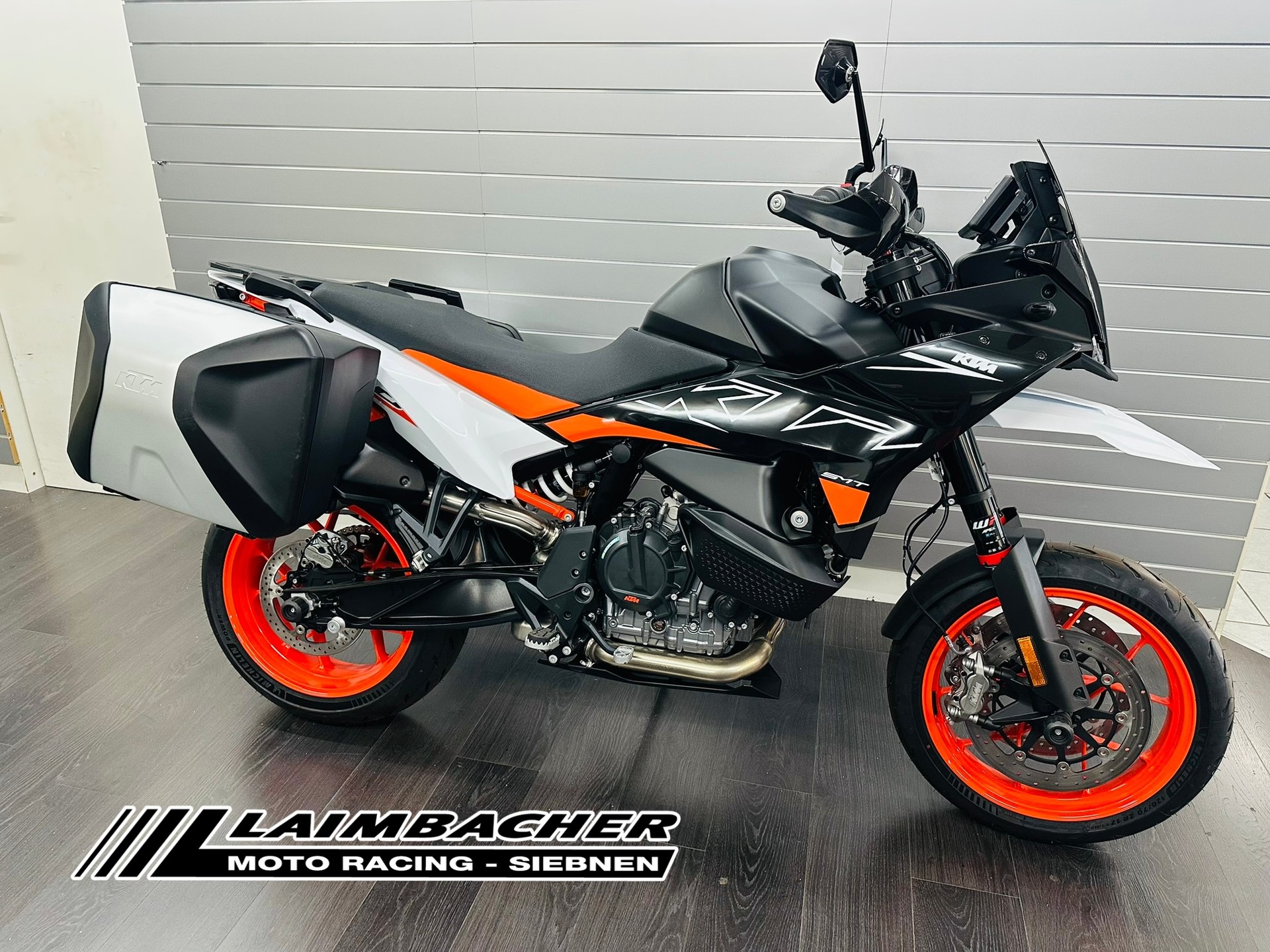 KTM 890 SMT Supermoto Travel