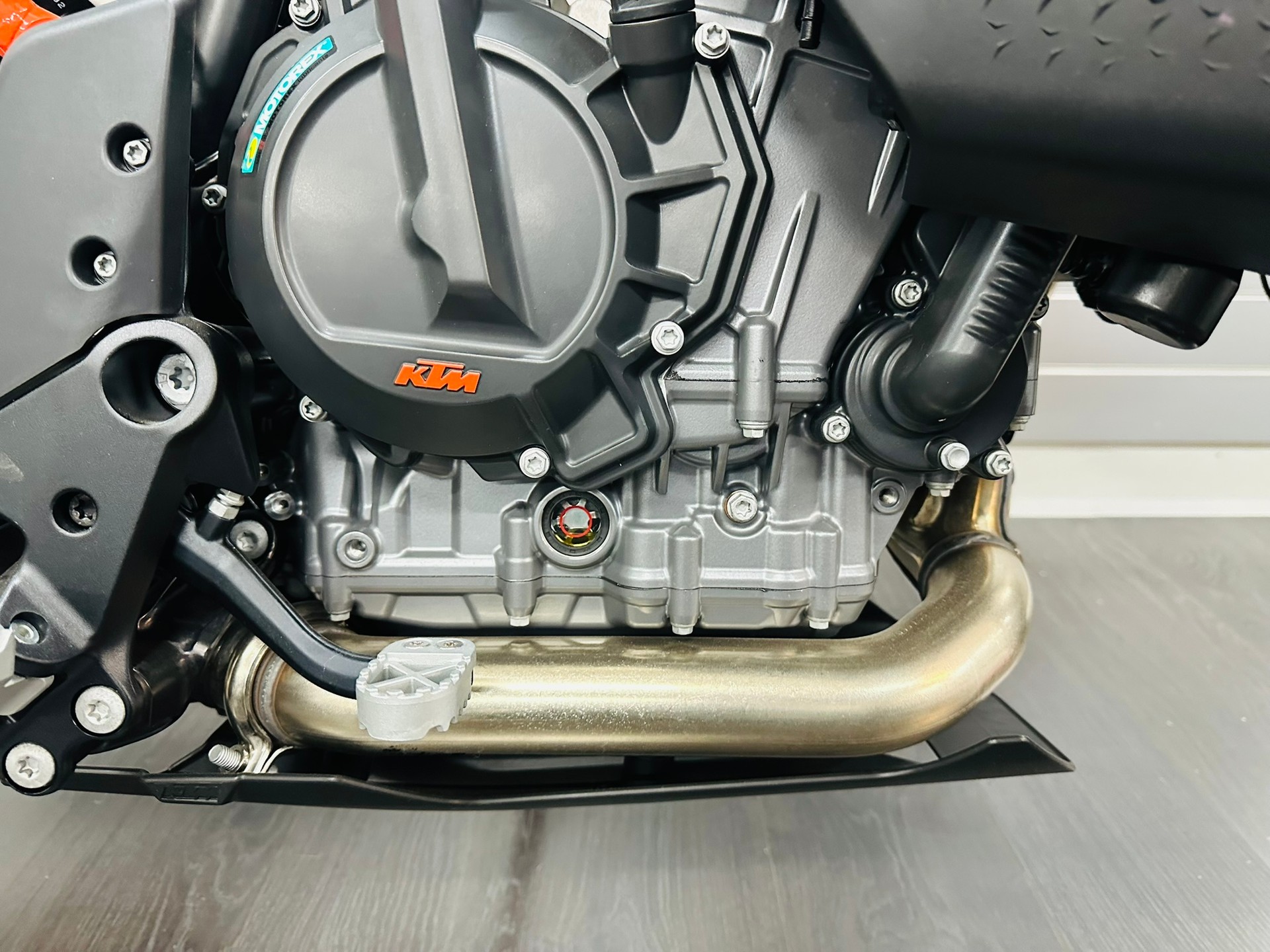 KTM 890 SMT Supermoto Travel-image-9