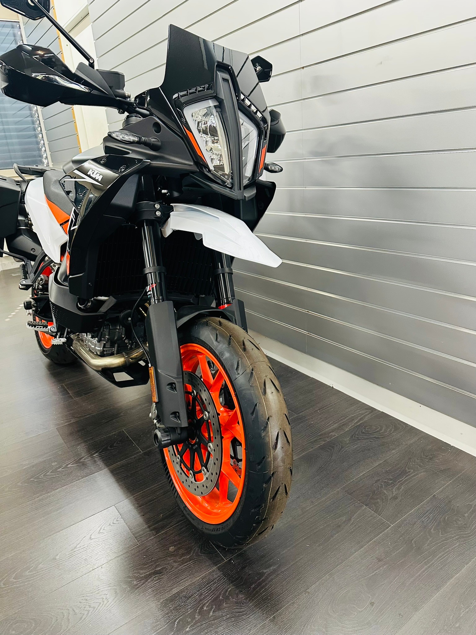 KTM 890 SMT Supermoto Travel-image-8
