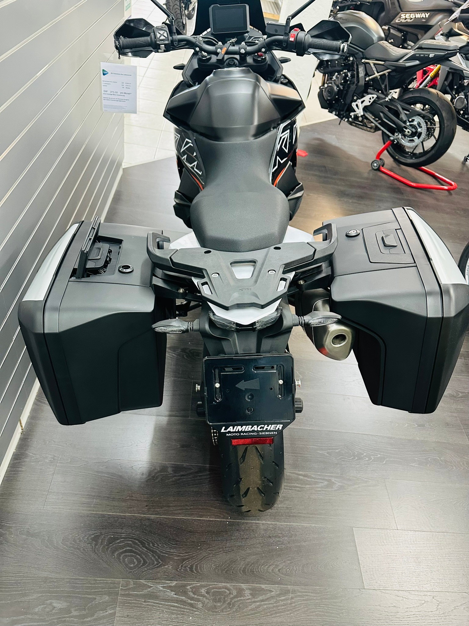 KTM 890 SMT Supermoto Travel-showroom-element-3