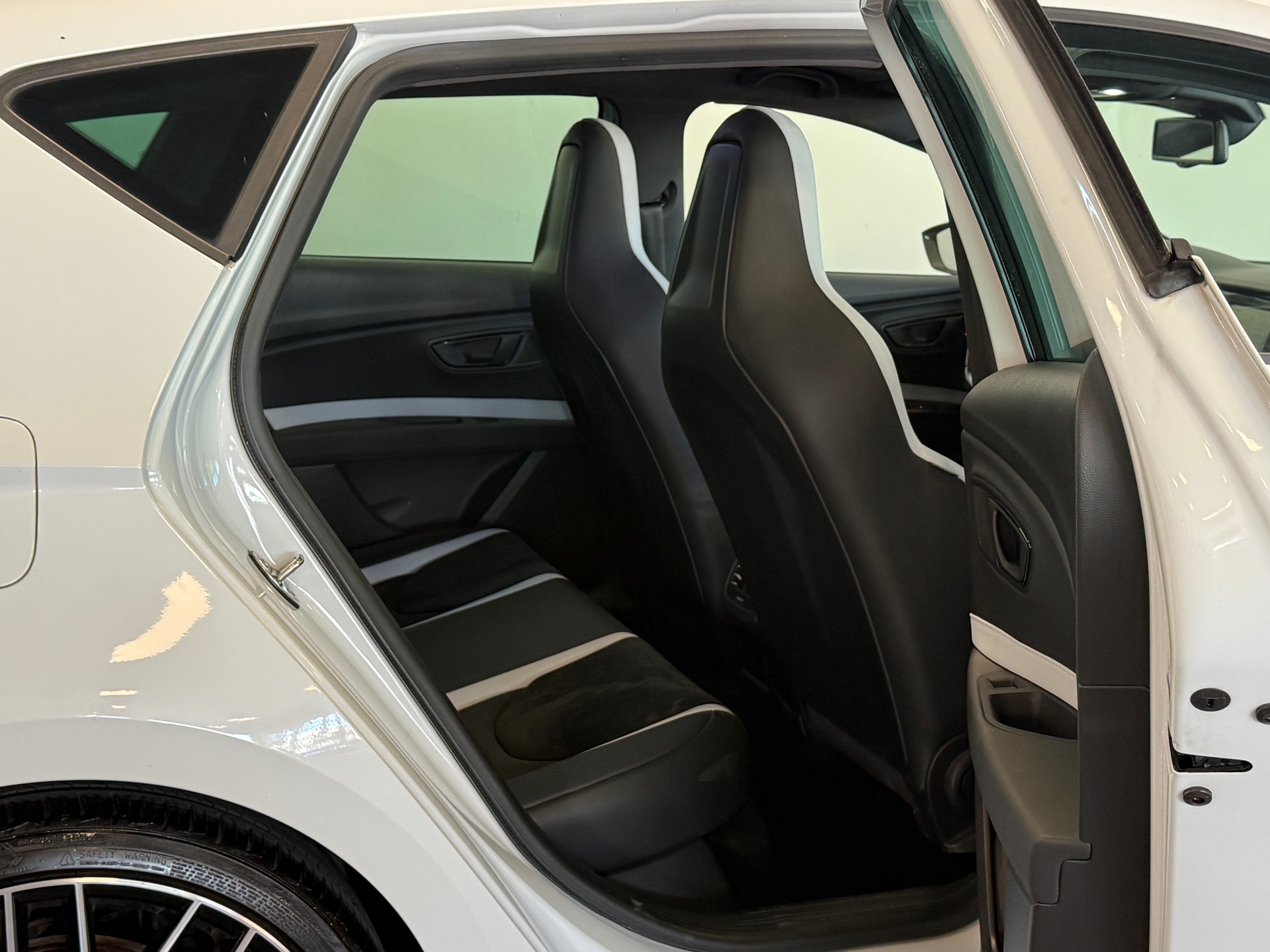 SEAT Leon 2.0 TSI Cupra 280 DSG *Panoramaglasdach*-image-11