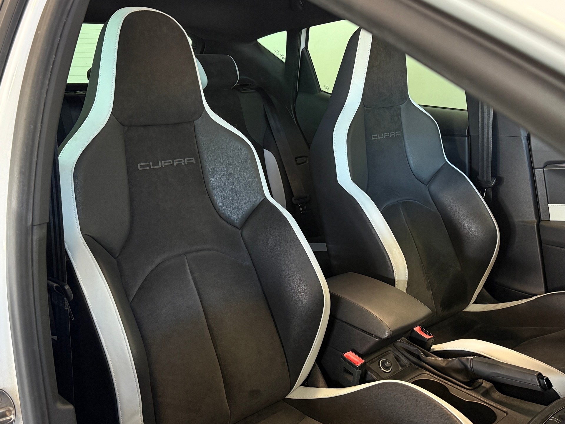 SEAT Leon 2.0 TSI Cupra 280 DSG *Panoramaglasdach*-image-9