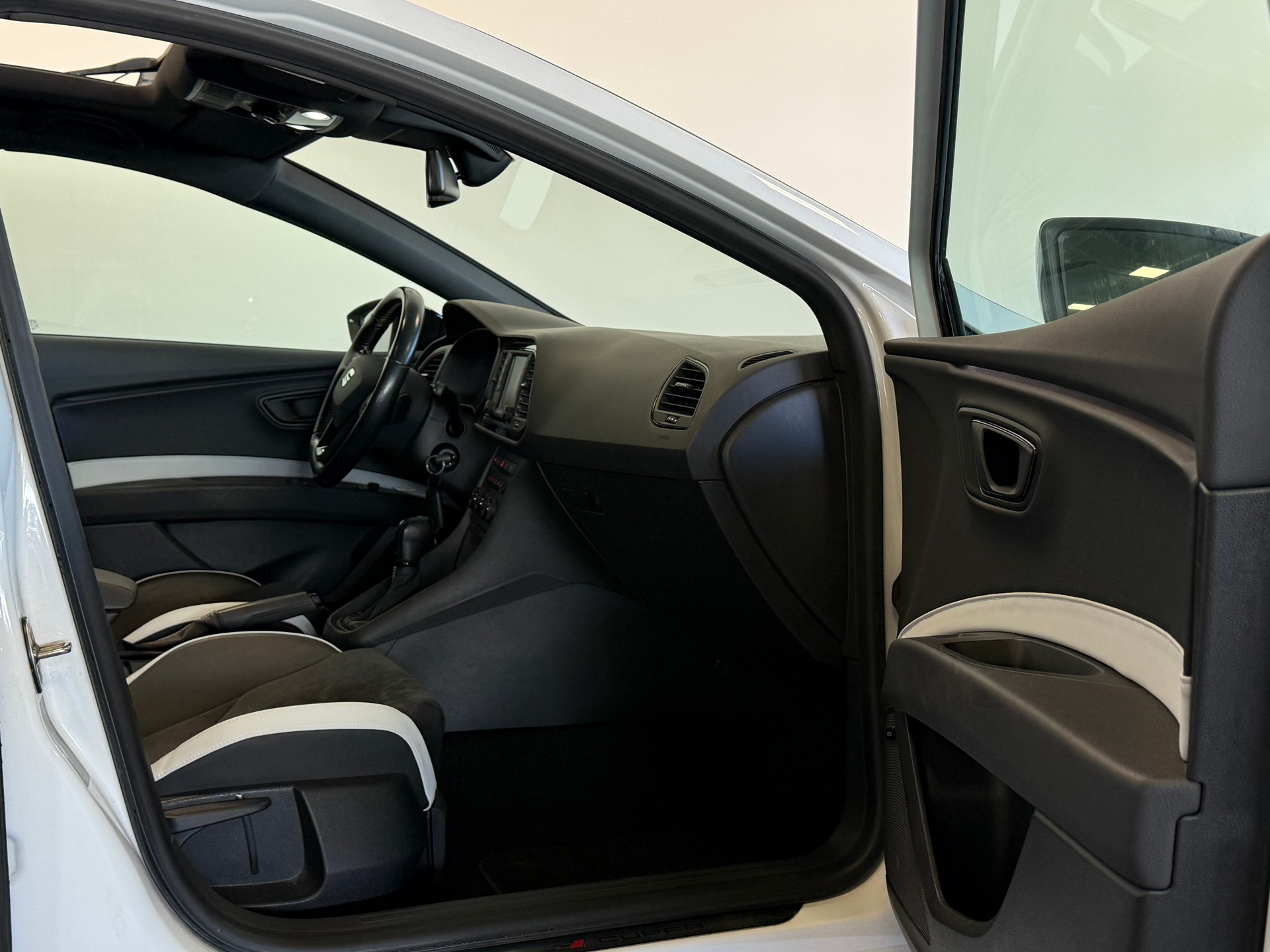 SEAT Leon 2.0 TSI Cupra 280 DSG *Panoramaglasdach*-image-8