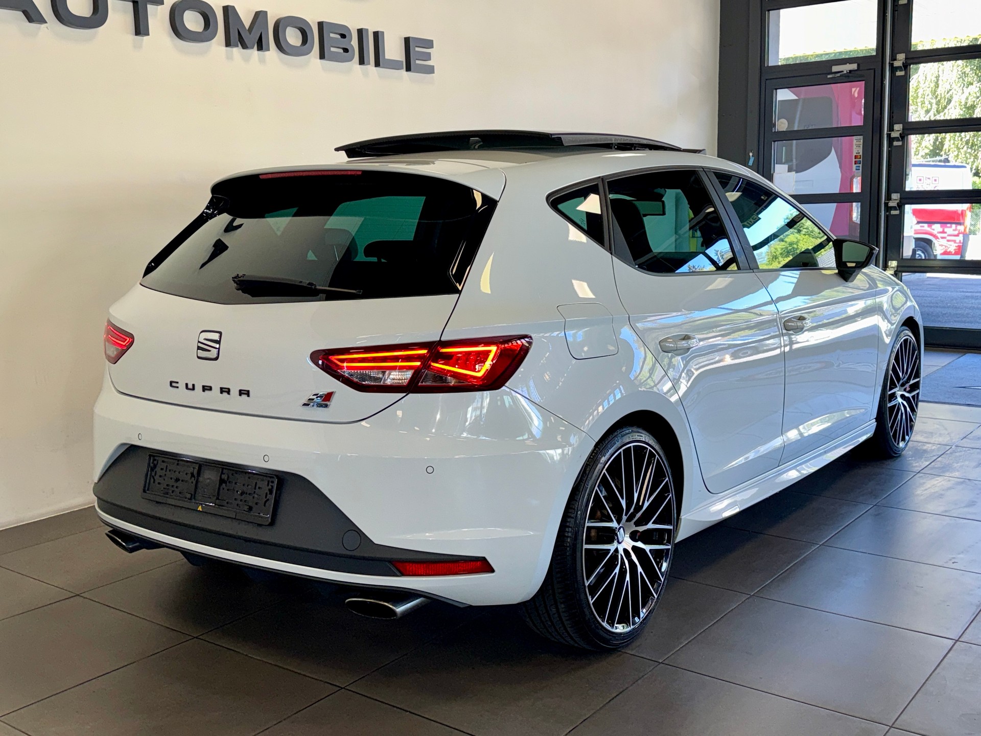 SEAT Leon 2.0 TSI Cupra 280 DSG *Panoramaglasdach*-image-2