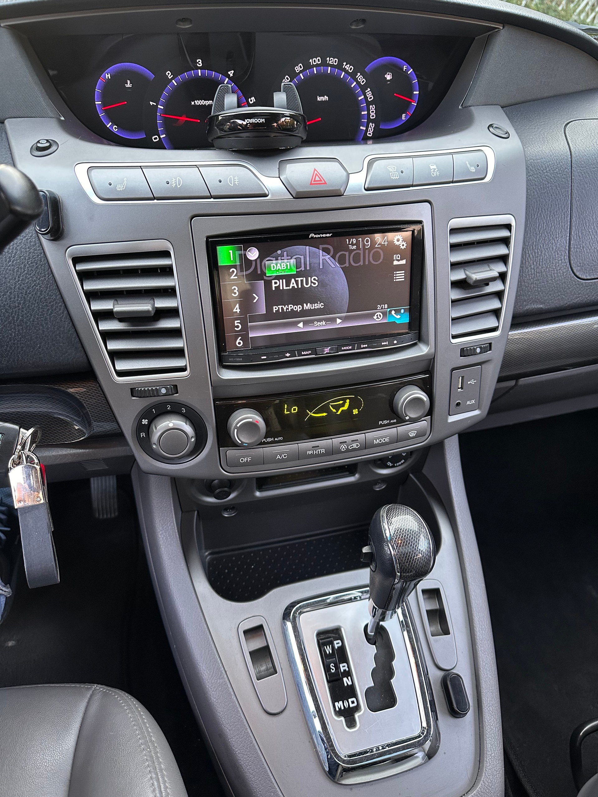 KGM-SsangYong SV 200 e-XDi 4WD Sapphire-image-1