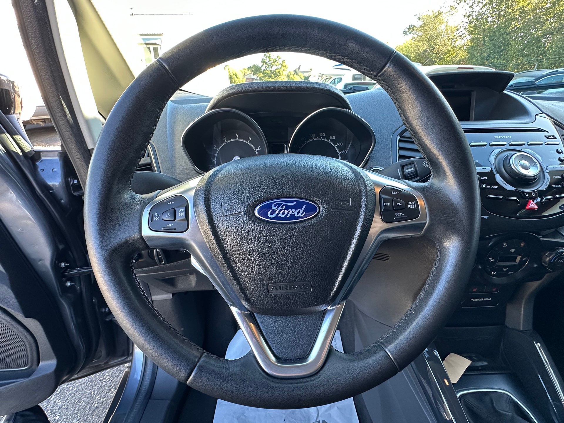 FORD EcoSport 1.0 SCTi Titanium S-image-16