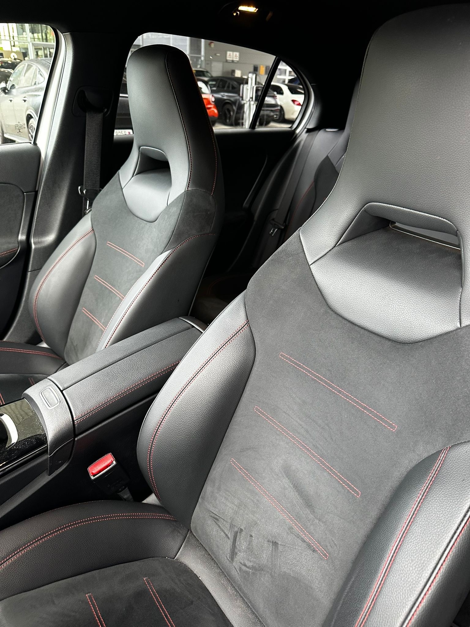 MERCEDES-BENZ A 200 4Matic AMG Line 8G-DCT-image-6