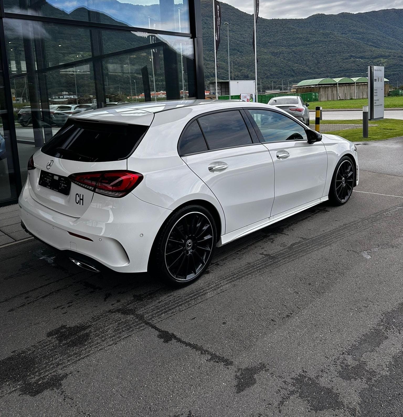 MERCEDES-BENZ A 200 4Matic AMG Line 8G-DCT-image-4