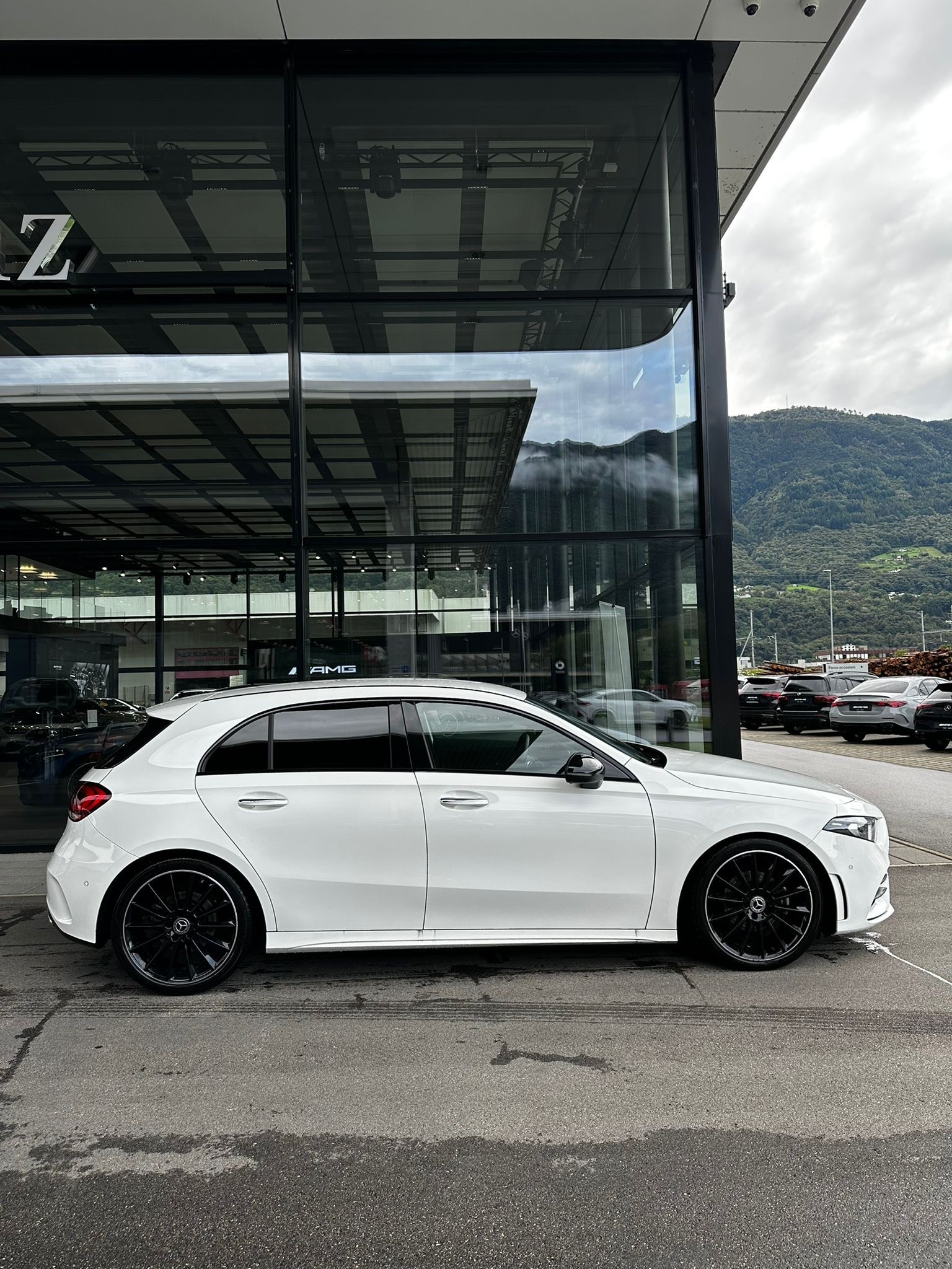 MERCEDES-BENZ A 200 4Matic AMG Line 8G-DCT-image-1