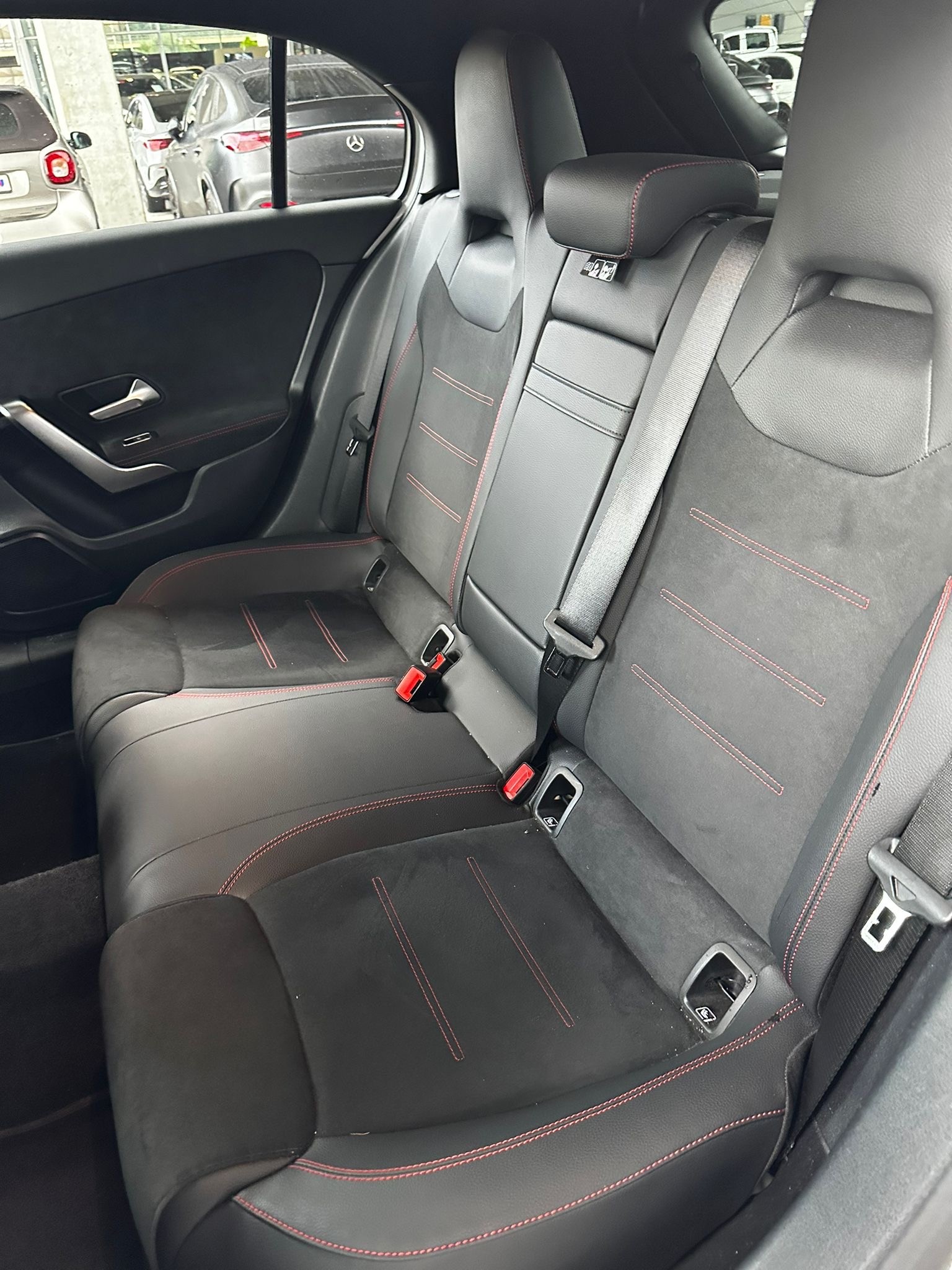 MERCEDES-BENZ A 200 4Matic AMG Line 8G-DCT-image-5