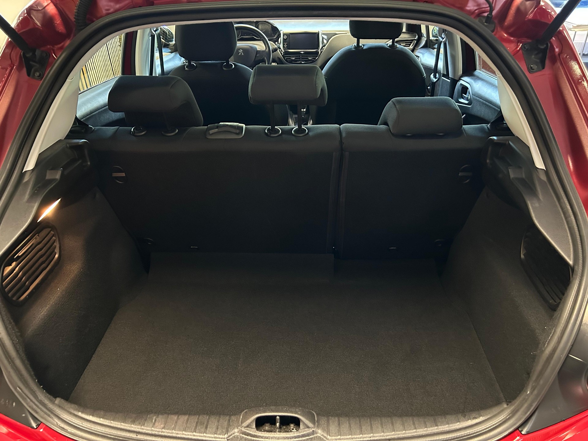 PEUGEOT 208 1.2 PureTech Allure S/S AUTOMATIQUE-image-18
