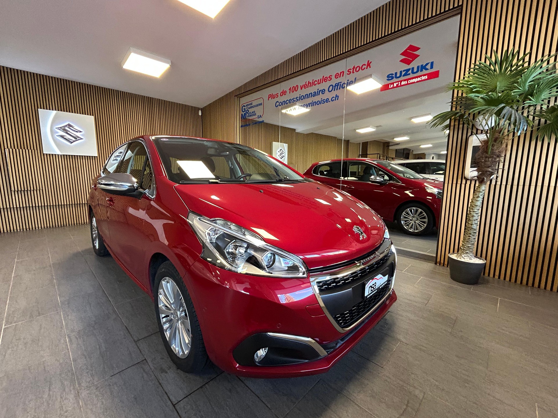 PEUGEOT 208 1.2 PureTech Allure S/S AUTOMATIQUE-image-1