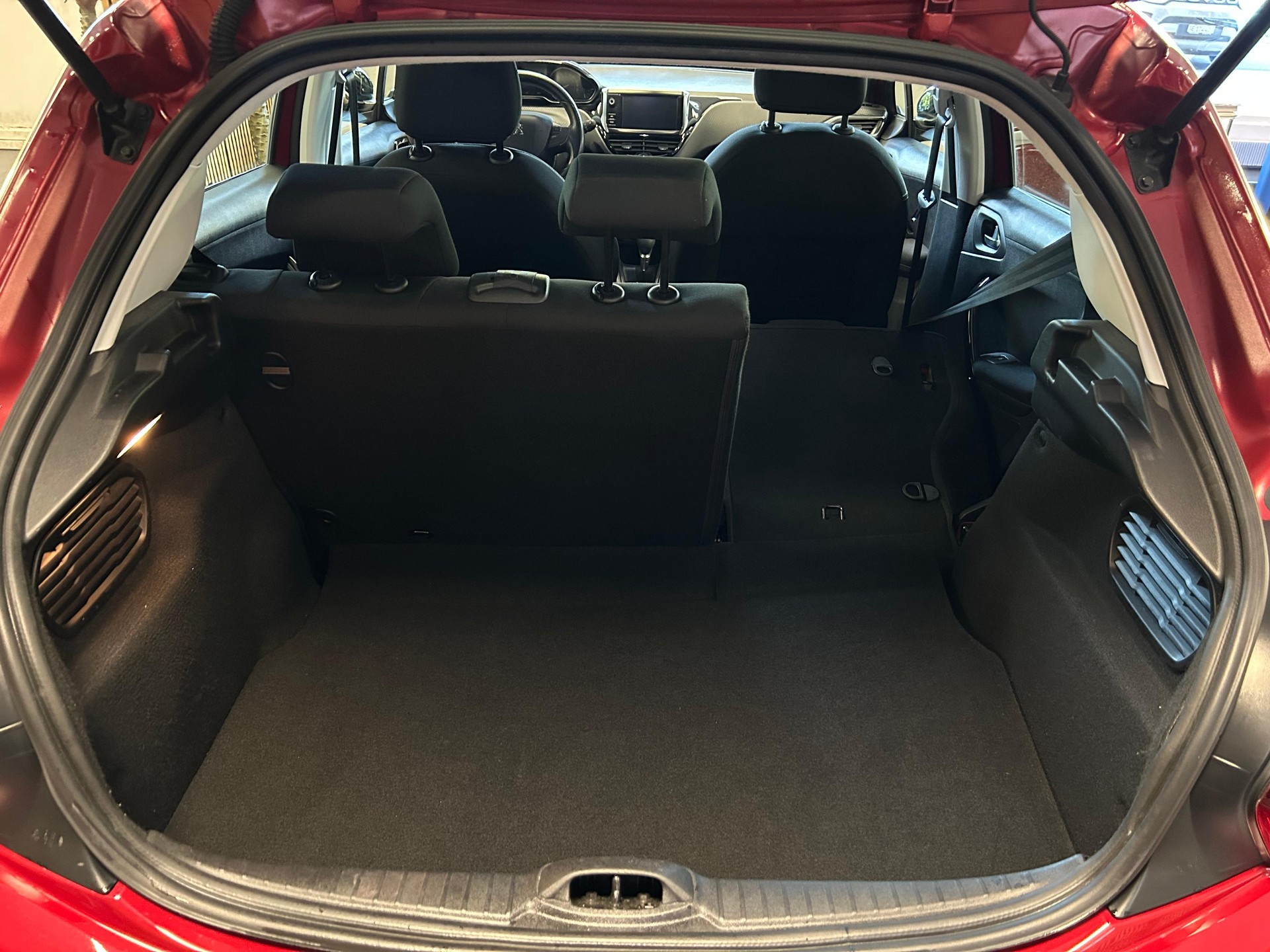PEUGEOT 208 1.2 PureTech Allure S/S AUTOMATIQUE-image-19