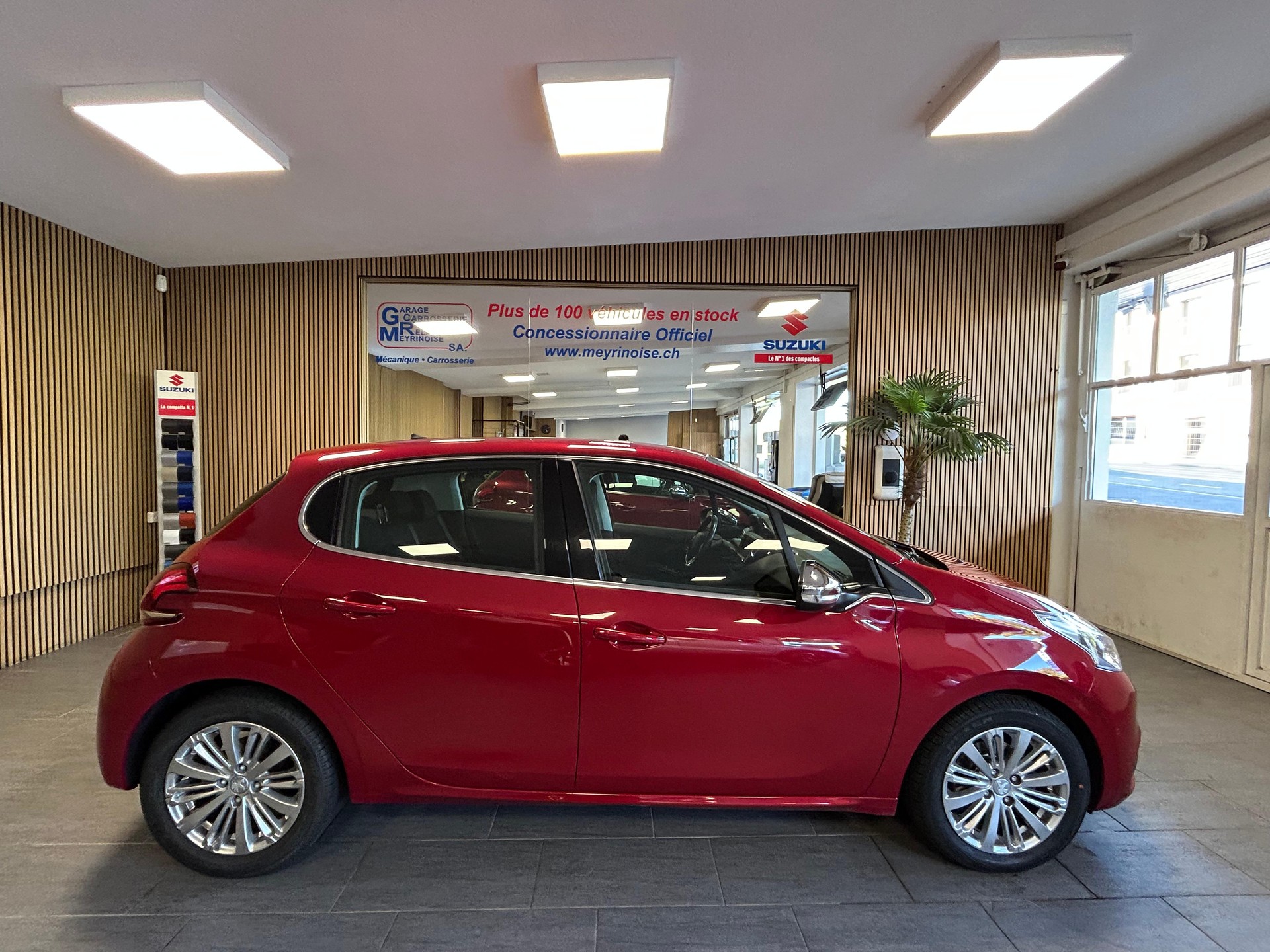 PEUGEOT 208 1.2 PureTech Allure S/S AUTOMATIQUE-image-0