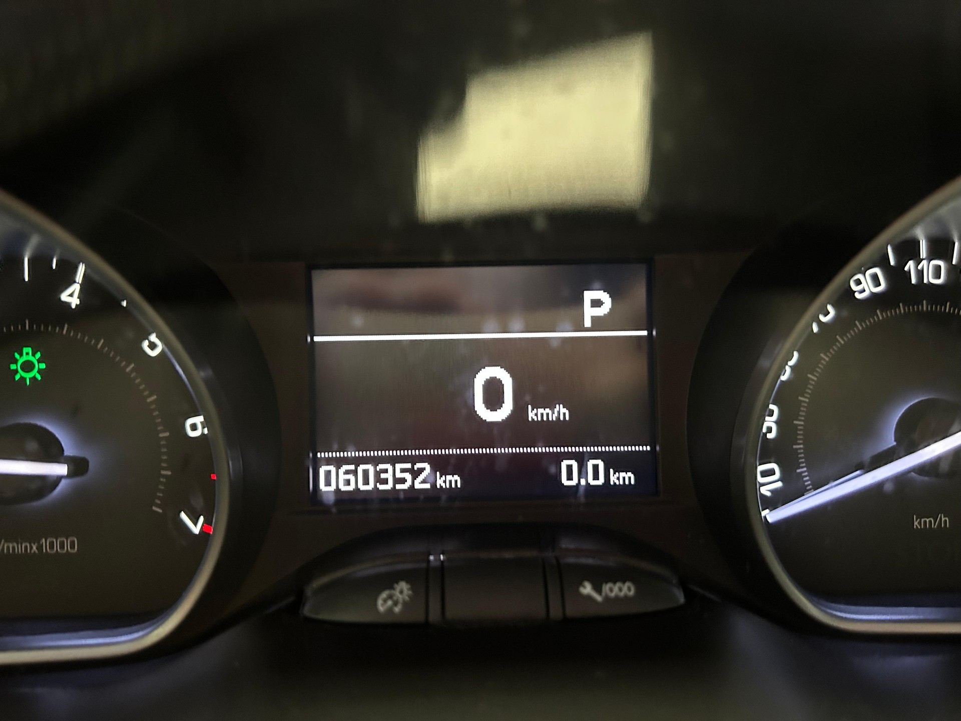 PEUGEOT 208 1.2 PureTech Allure S/S AUTOMATIQUE-image-8