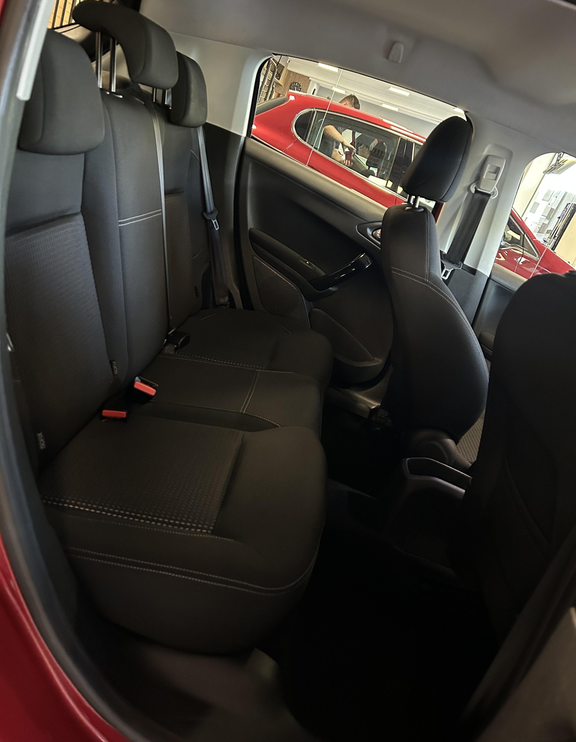 PEUGEOT 208 1.2 PureTech Allure S/S AUTOMATIQUE-image-16