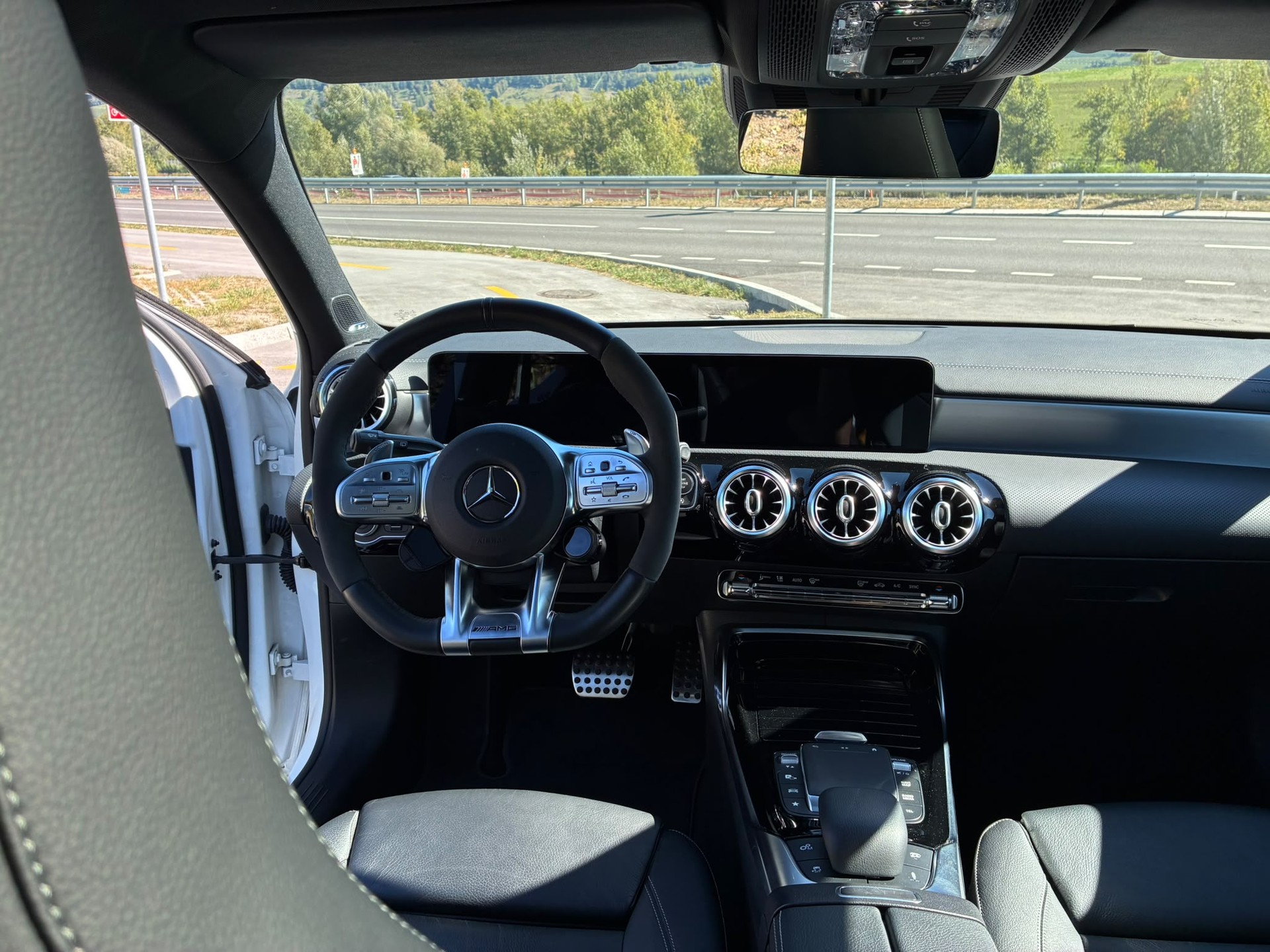 MERCEDES-BENZ A 45 S AMG 4Matic+ Speedshift-image-6