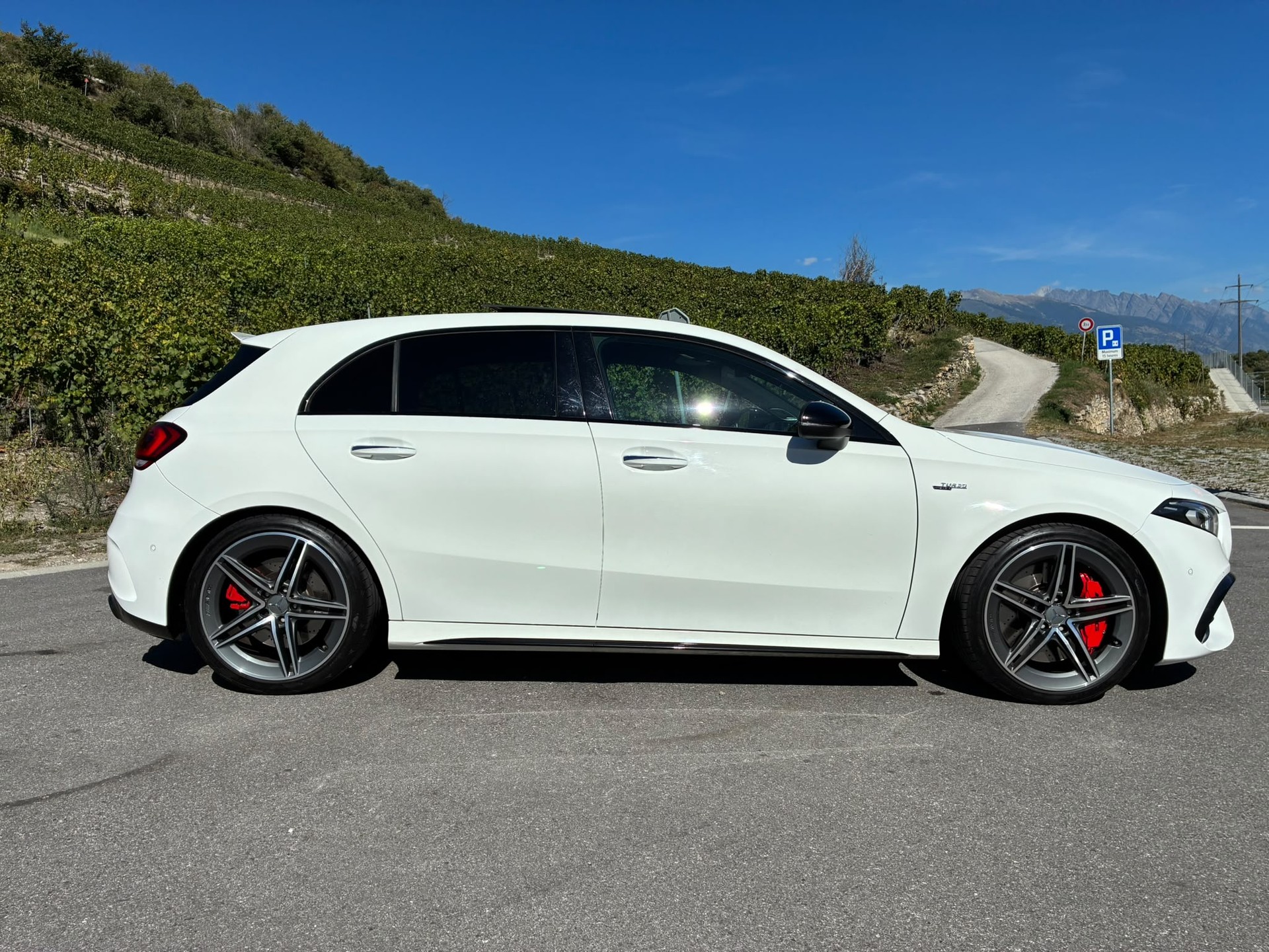 MERCEDES-BENZ A 45 S AMG 4Matic+ Speedshift-image-13
