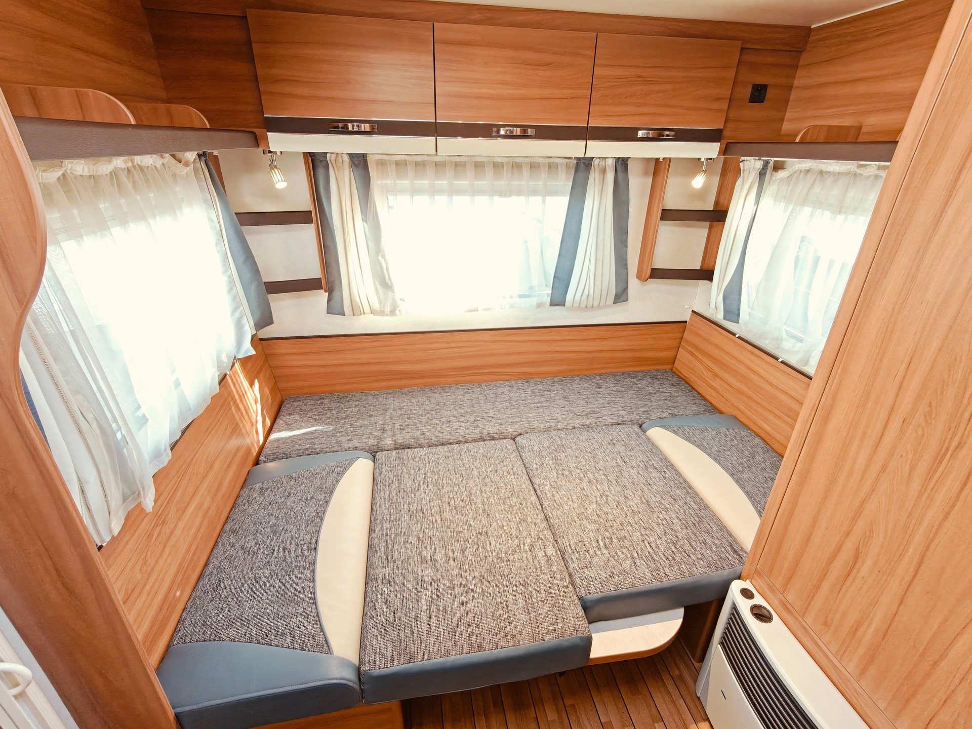 WEINSBERG KWE/4 -- Längsbett -- Mover -- Klimaanlage -- Solaranlage -- Luftvorzelt -- Veloträger-image-21