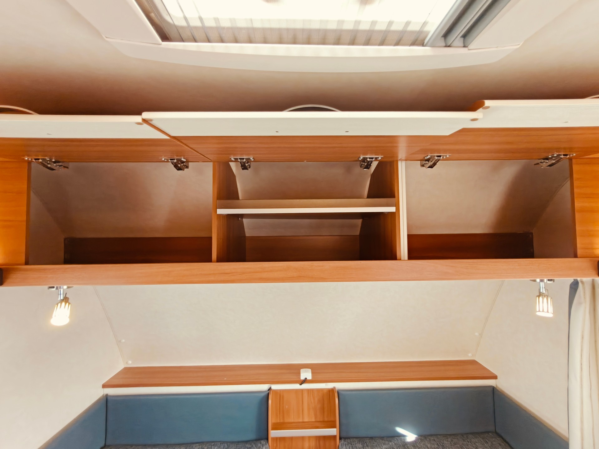 WEINSBERG KWE/4 -- Längsbett -- Mover -- Klimaanlage -- Solaranlage -- Luftvorzelt -- Veloträger-image-12