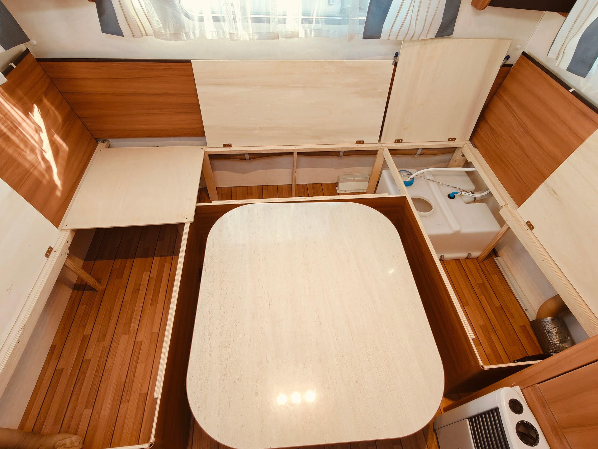 WEINSBERG KWE/4 -- Längsbett -- Mover -- Klimaanlage -- Solaranlage -- Luftvorzelt -- Veloträger-image-22