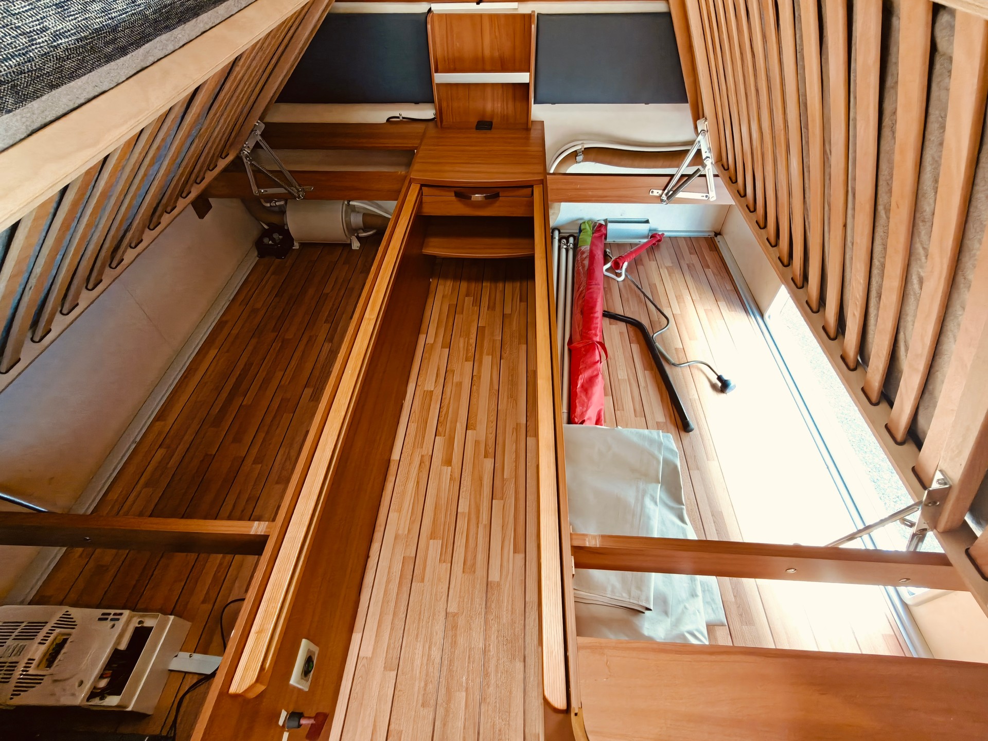 WEINSBERG KWE/4 -- Längsbett -- Mover -- Klimaanlage -- Solaranlage -- Luftvorzelt -- Veloträger-image-11