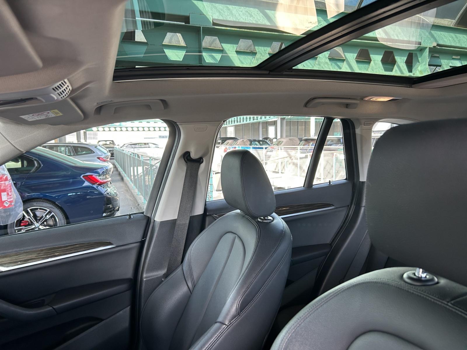 BMW X1 20i xDrive-image-17
