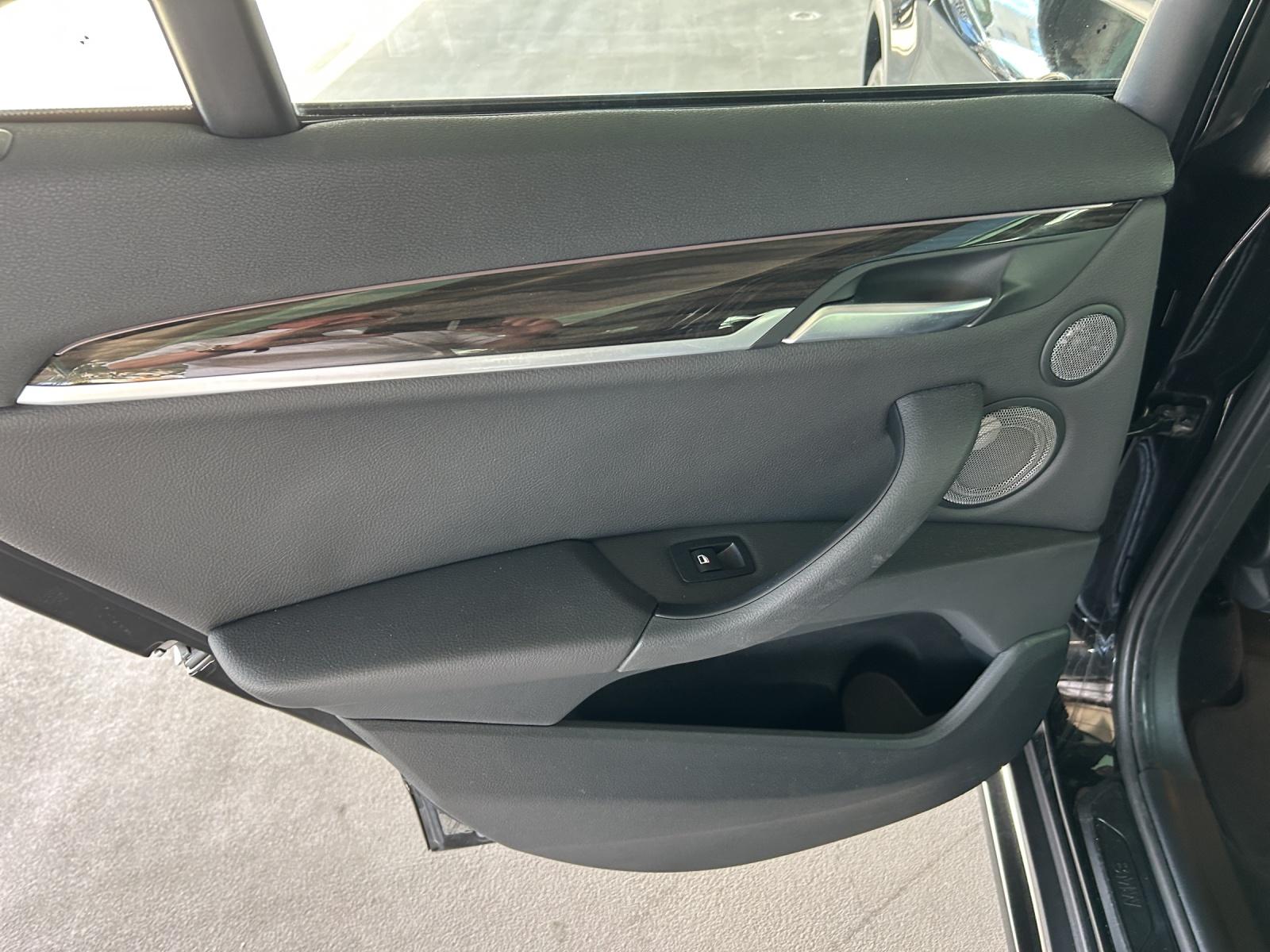 BMW X1 20i xDrive-image-24