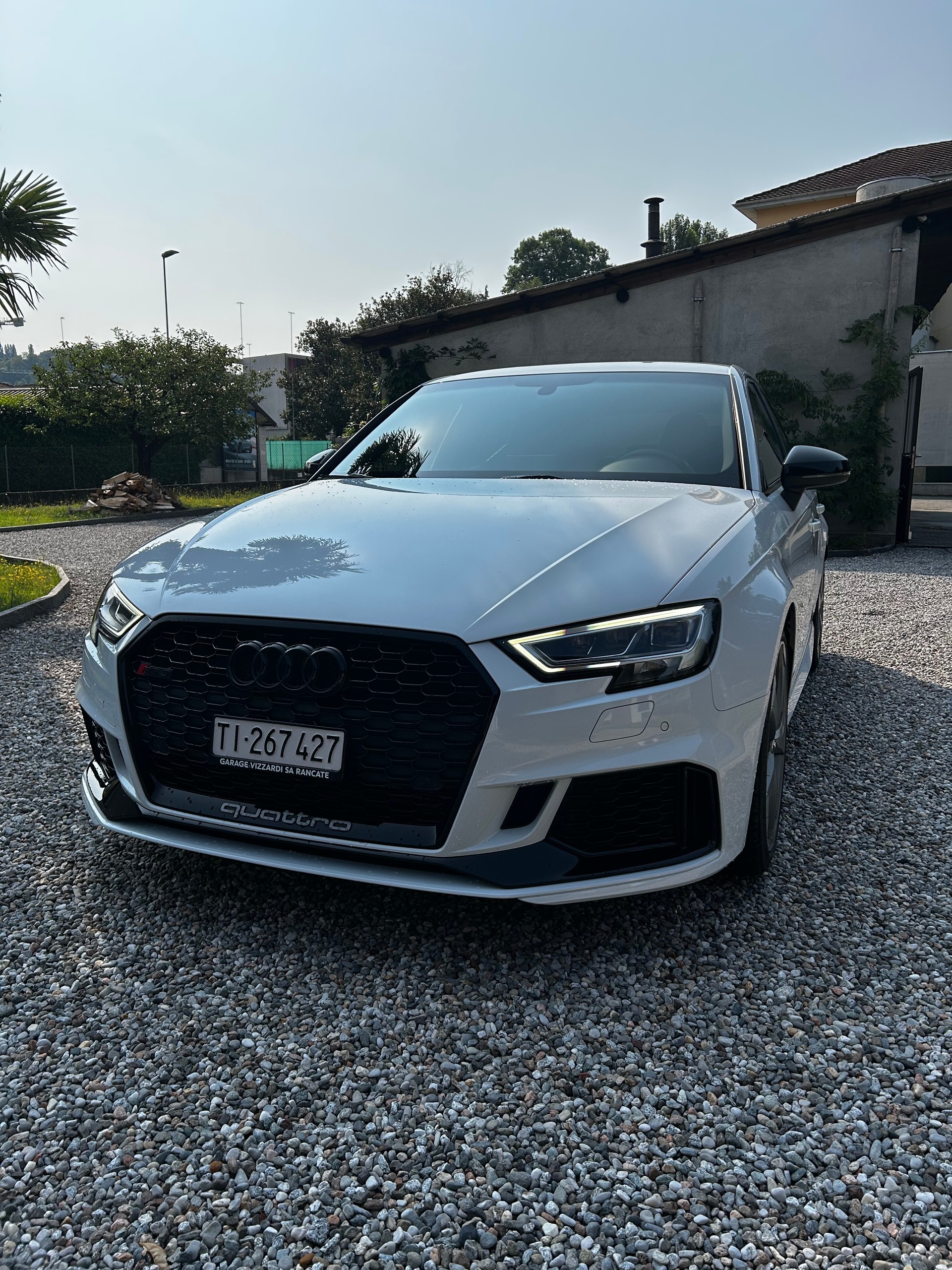 AUDI 2.5 T FSI quattro S-Tronic-image-1
