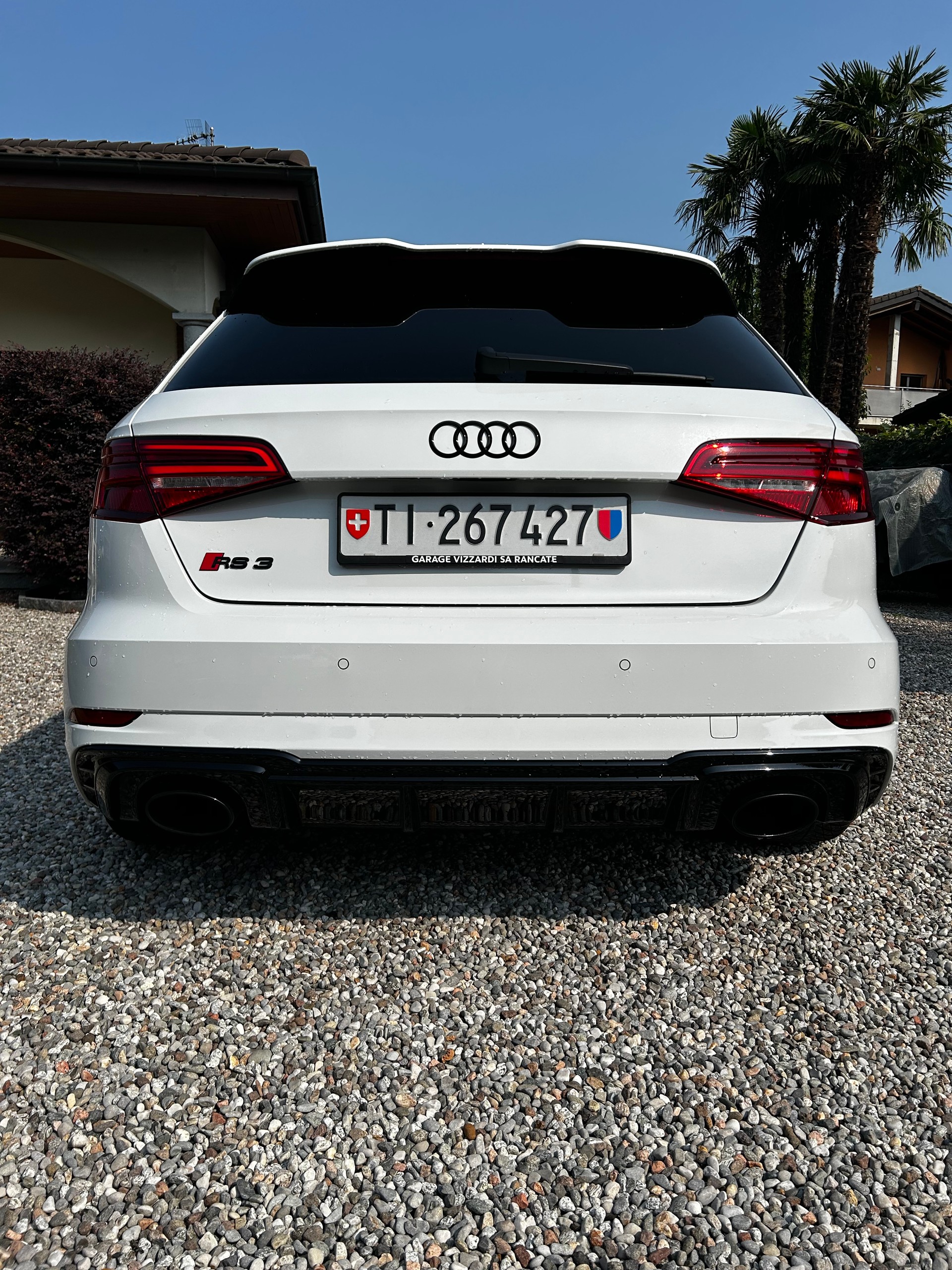 AUDI 2.5 T FSI quattro S-Tronic-image-2