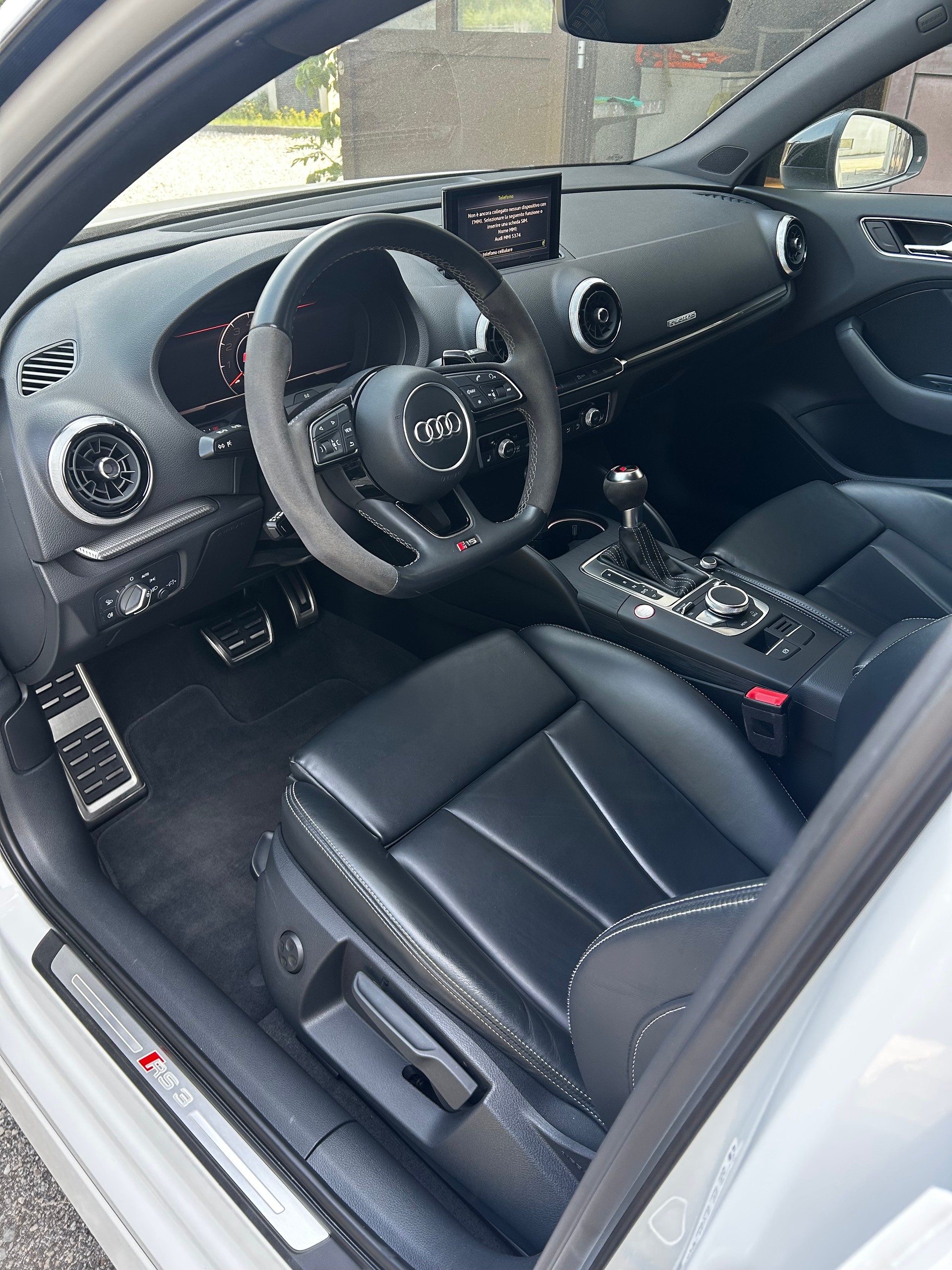 AUDI 2.5 T FSI quattro S-Tronic-image-4