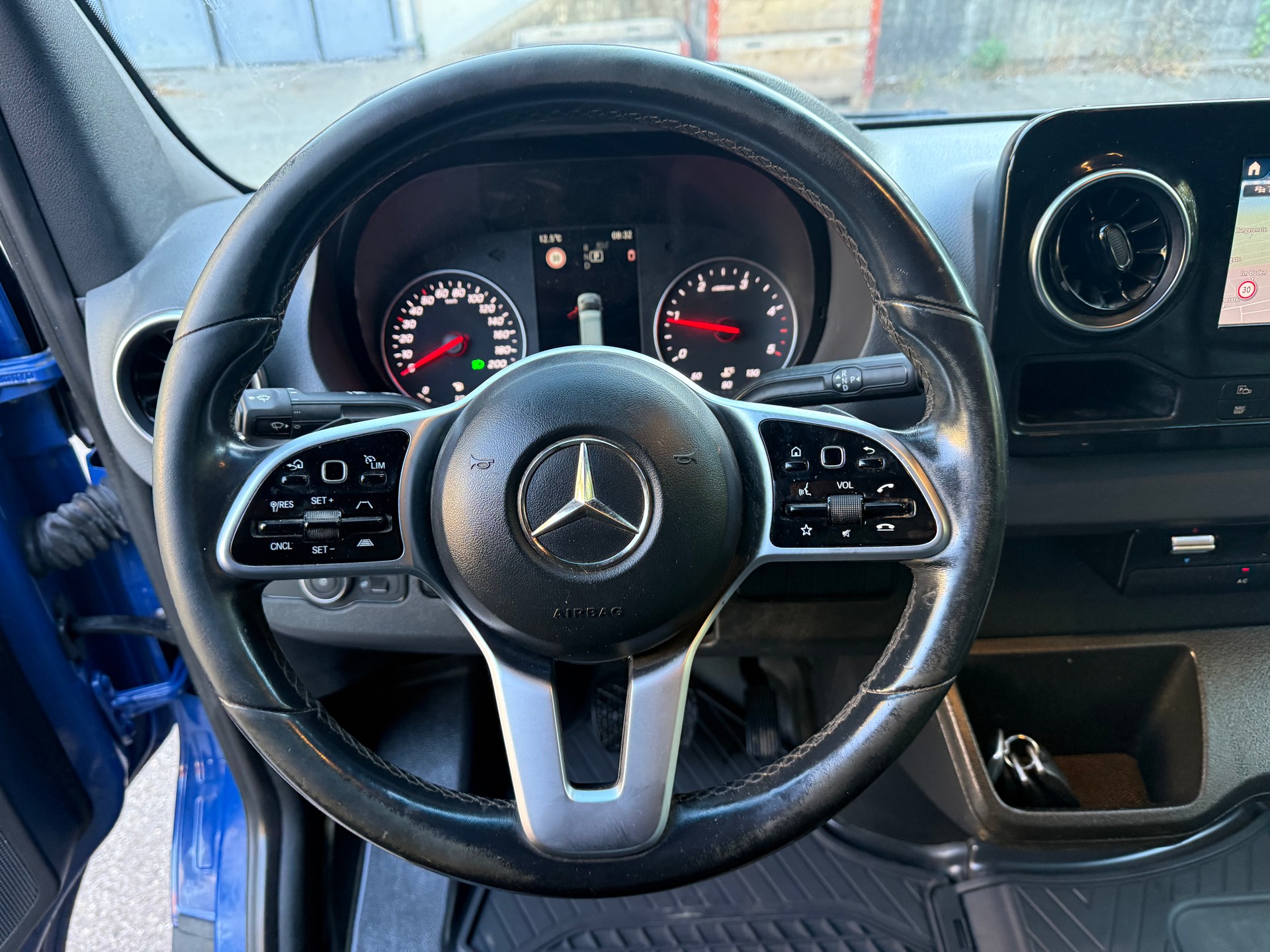 MERCEDES-BENZ Sprinter 519 CDI Lang 7G-TRONIC-image-13