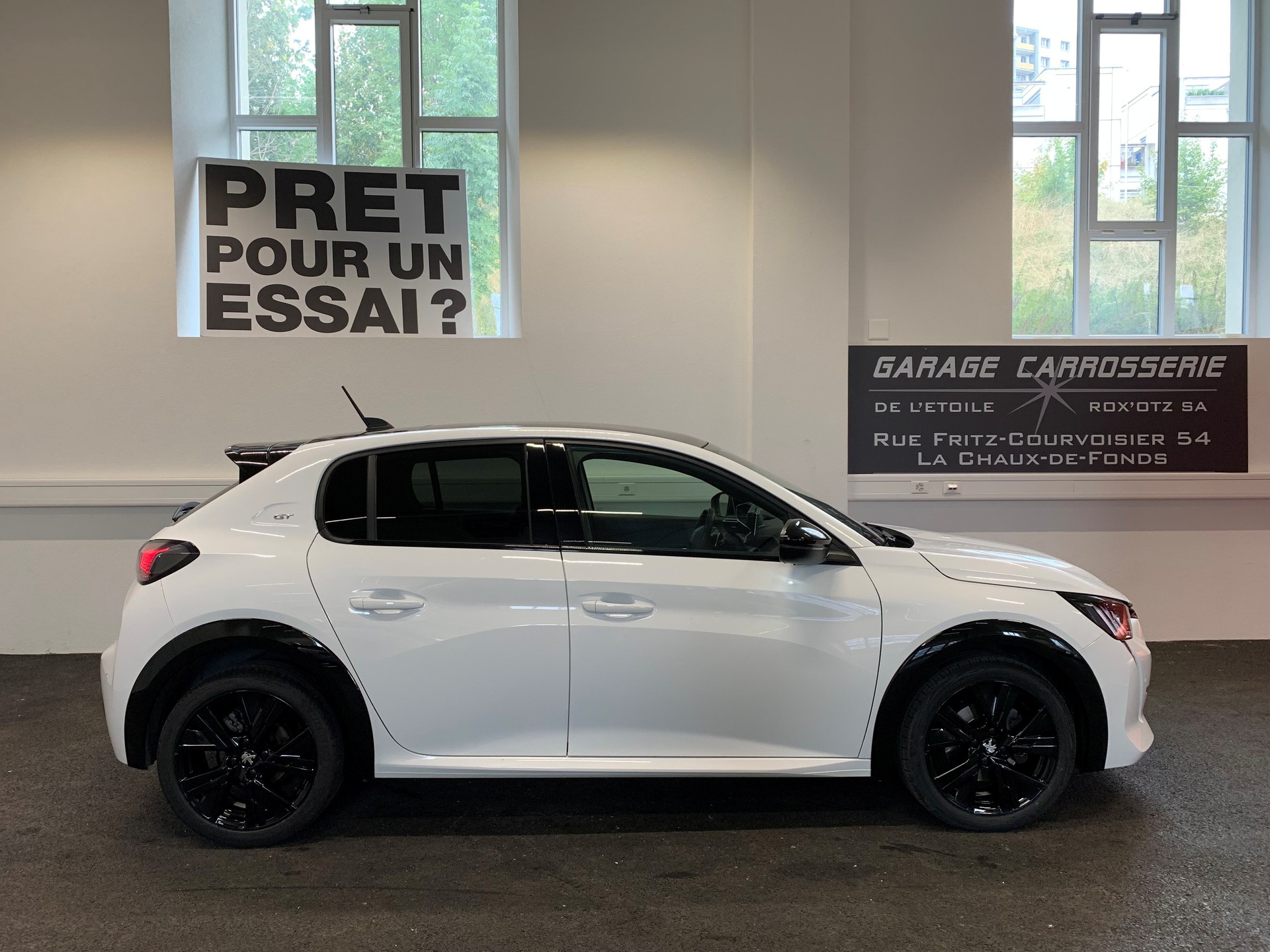 PEUGEOT 208 1.2 PureTech GT EAT8-image-3