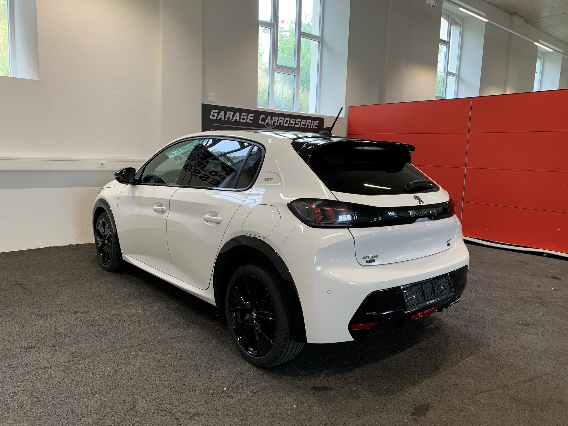 PEUGEOT 208 1.2 PureTech GT EAT8-image-7