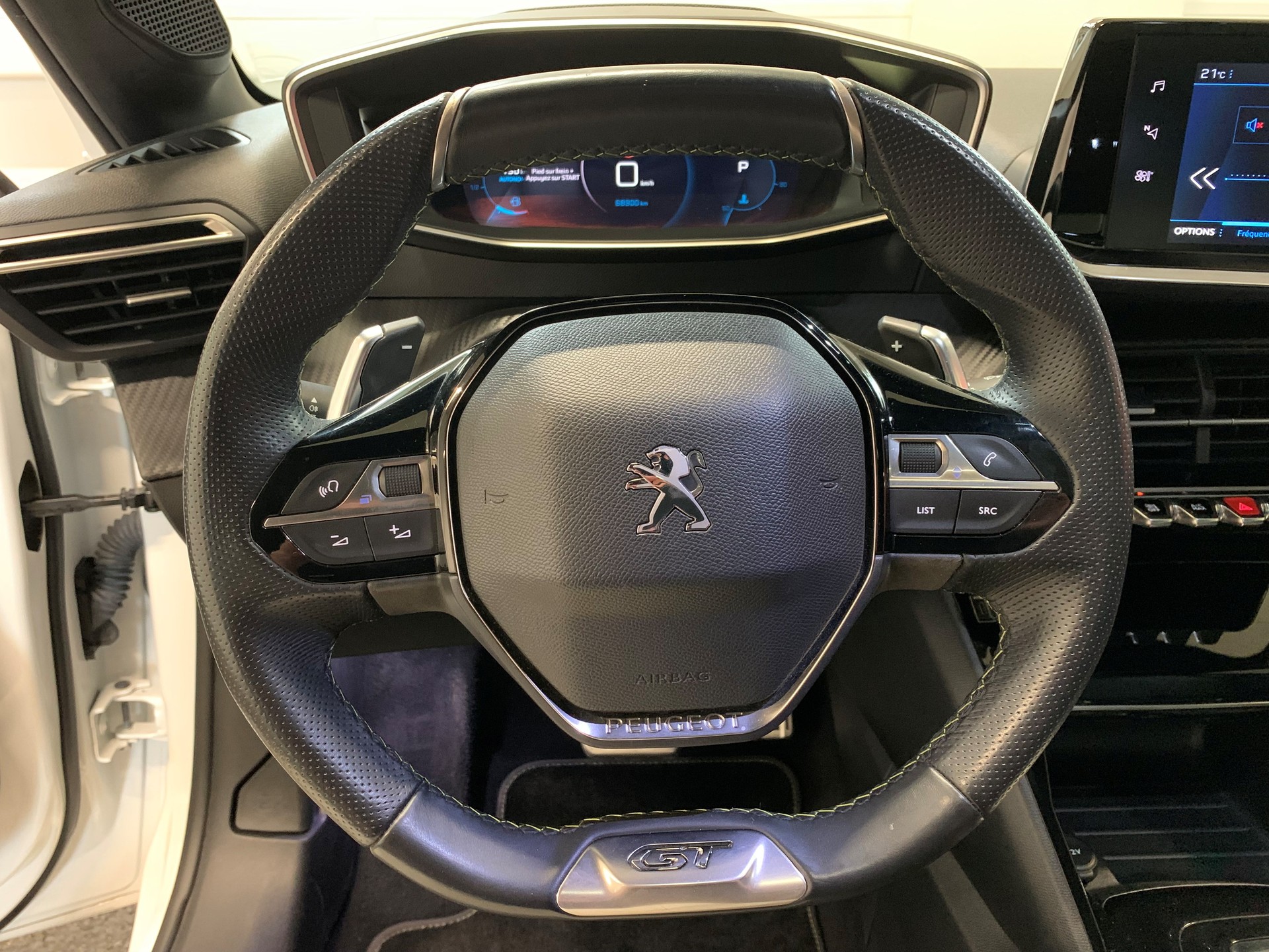 PEUGEOT 208 1.2 PureTech GT EAT8-image-11