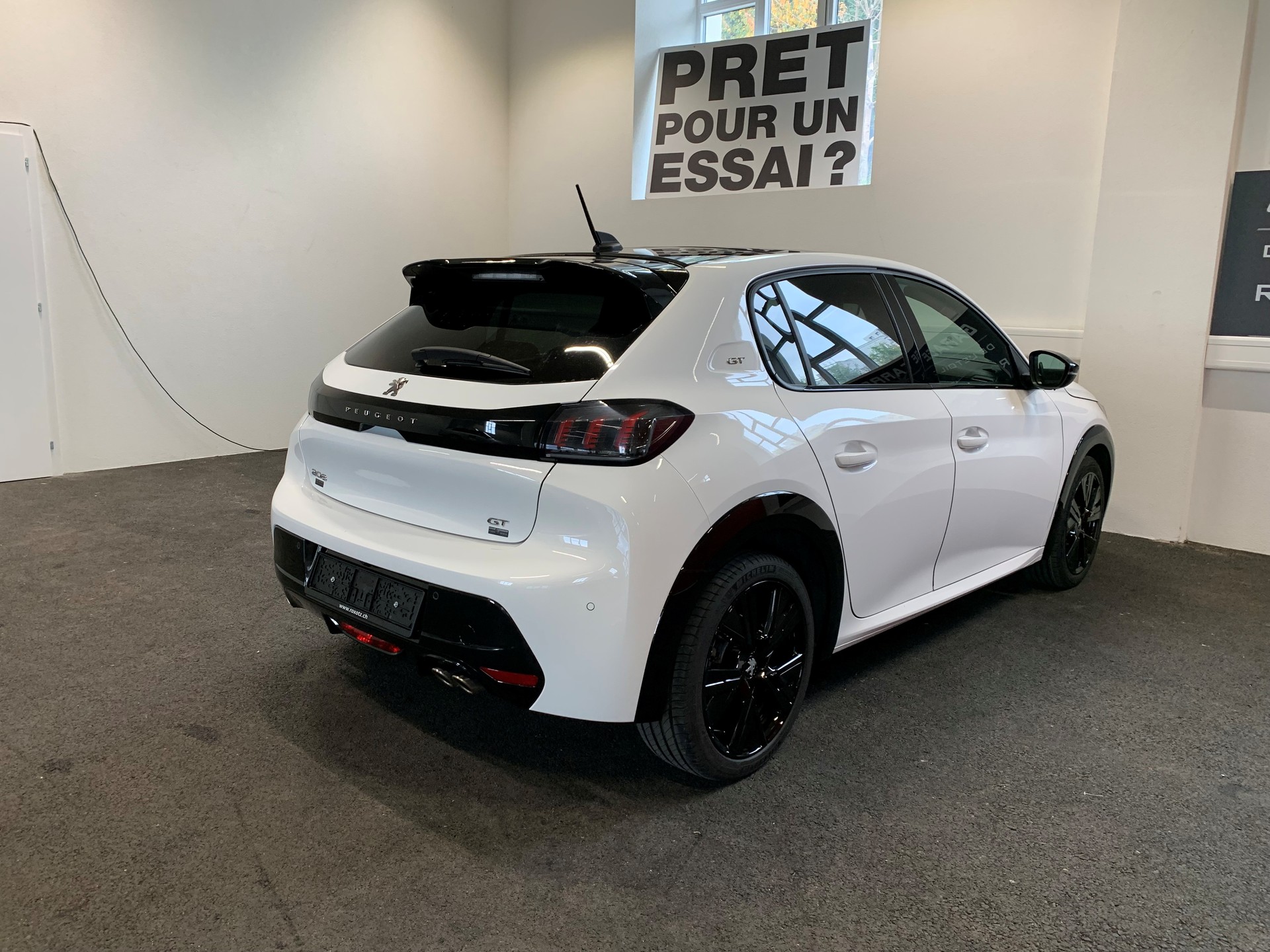 PEUGEOT 208 1.2 PureTech GT EAT8-image-5