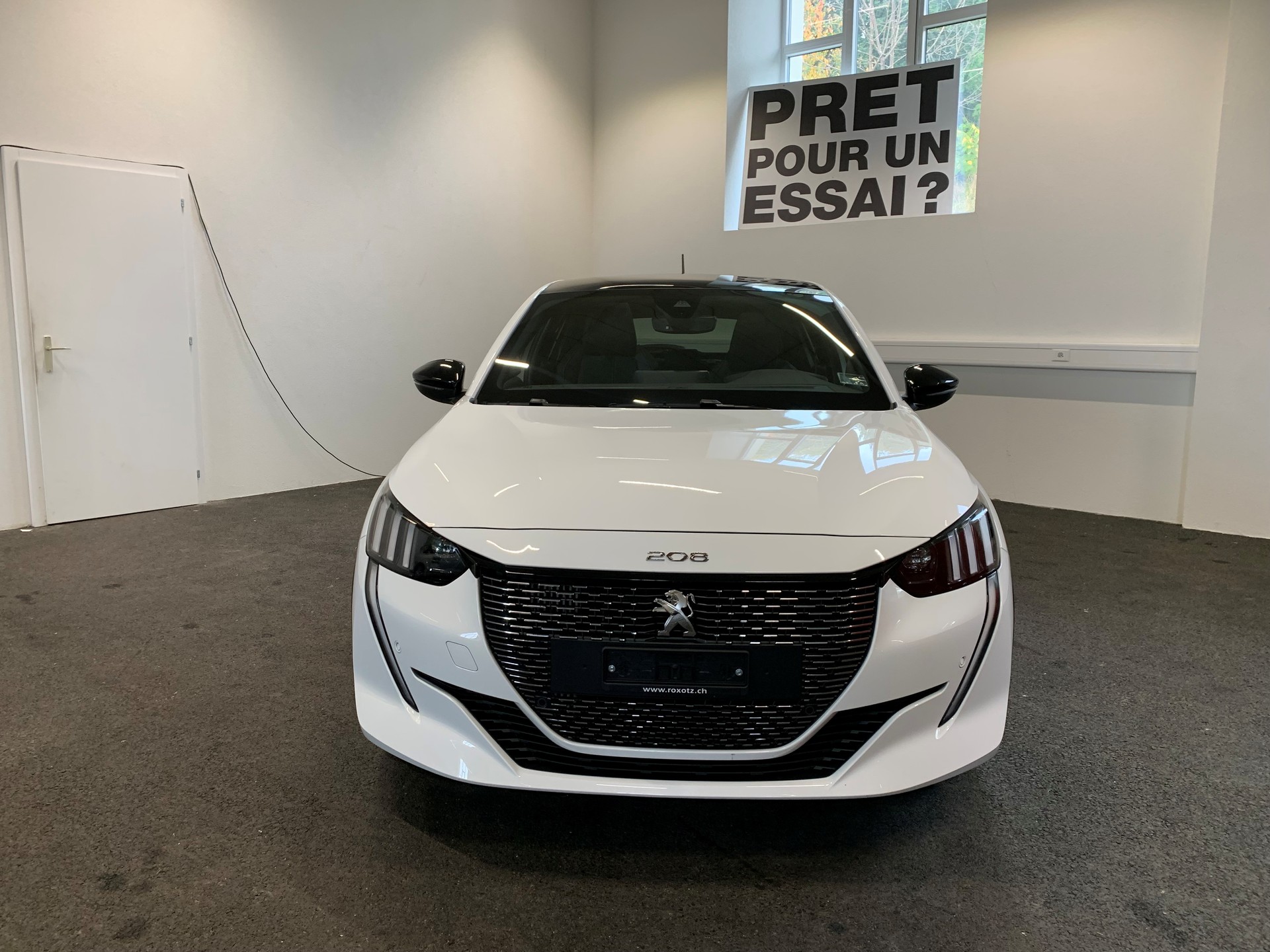 PEUGEOT 208 1.2 PureTech GT EAT8-image-1