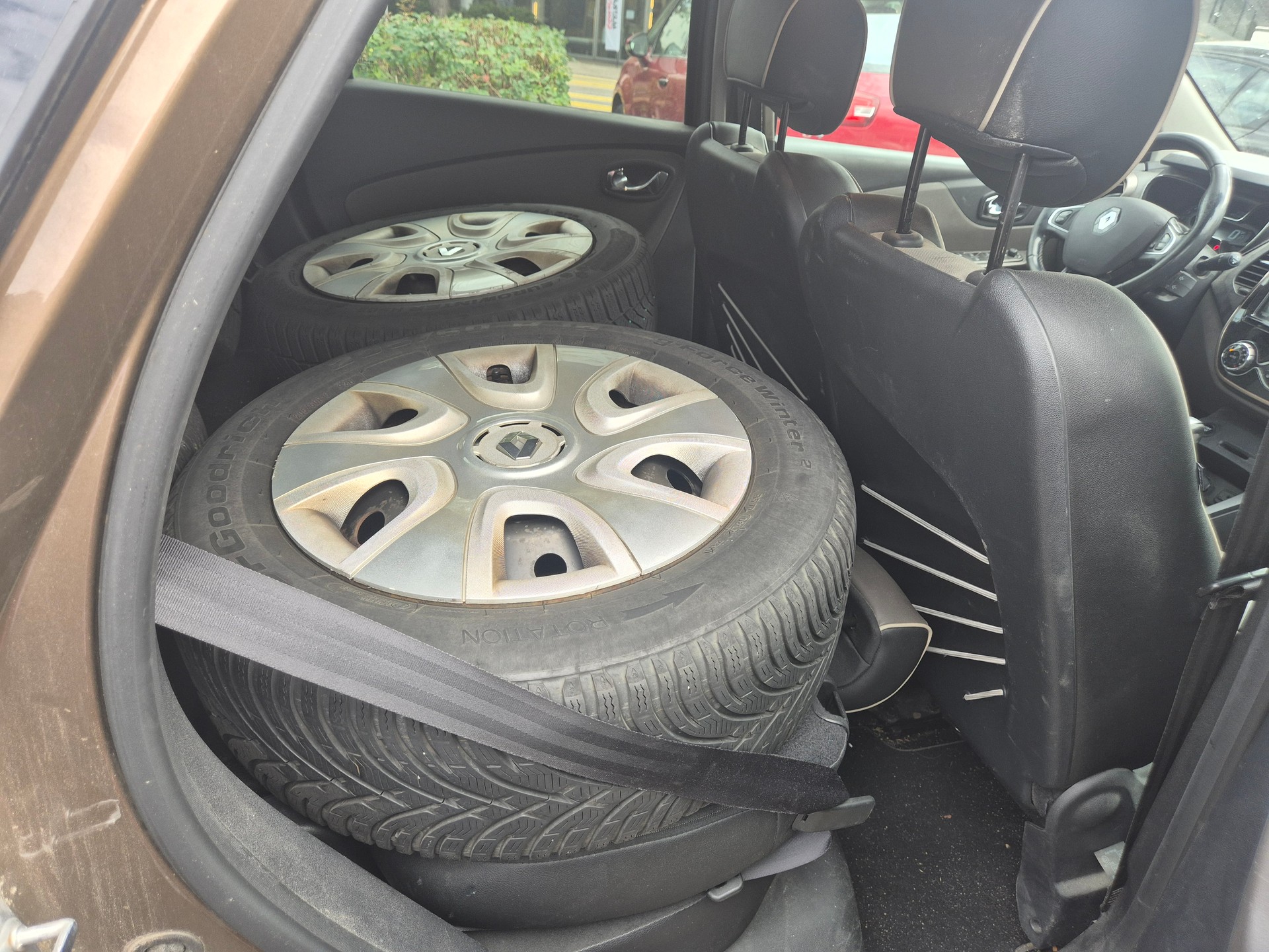 RENAULT Captur 1.2 T 16V Privilège EDC-image-7