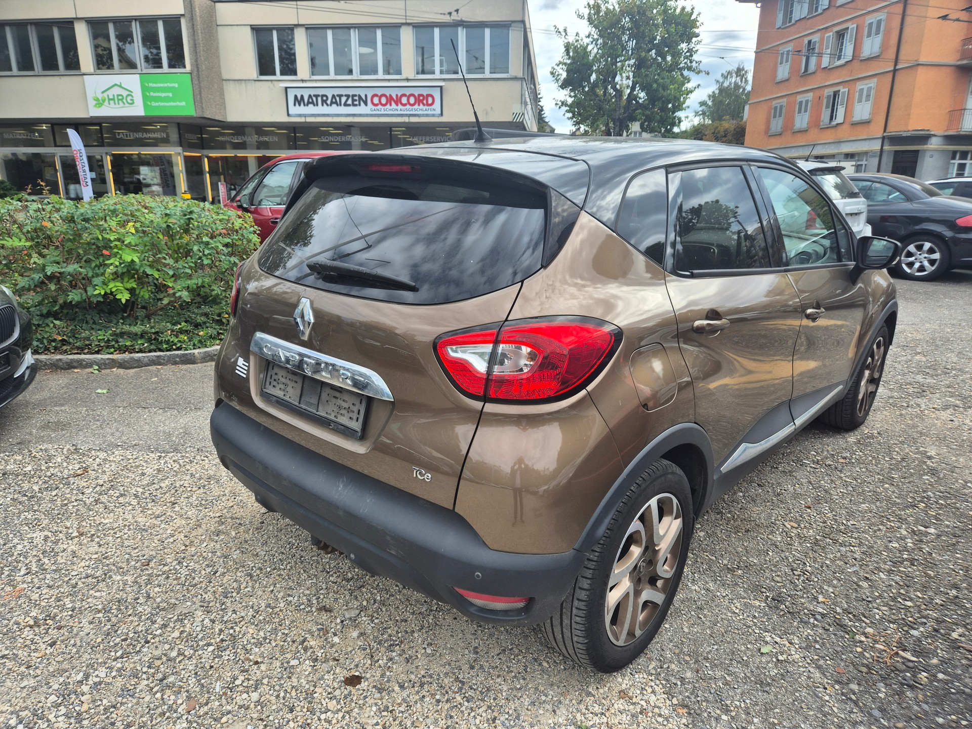 RENAULT Captur 1.2 T 16V Privilège EDC-image-4