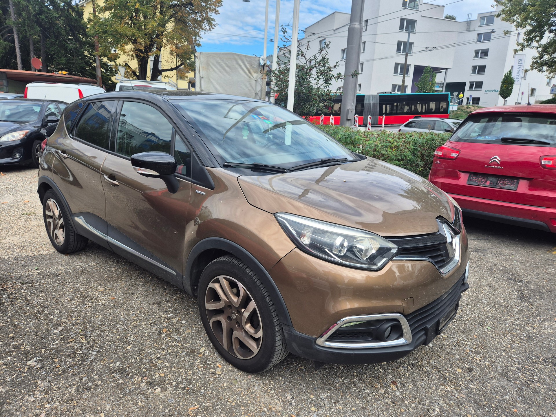 RENAULT Captur 1.2 T 16V Privilège EDC-image-1